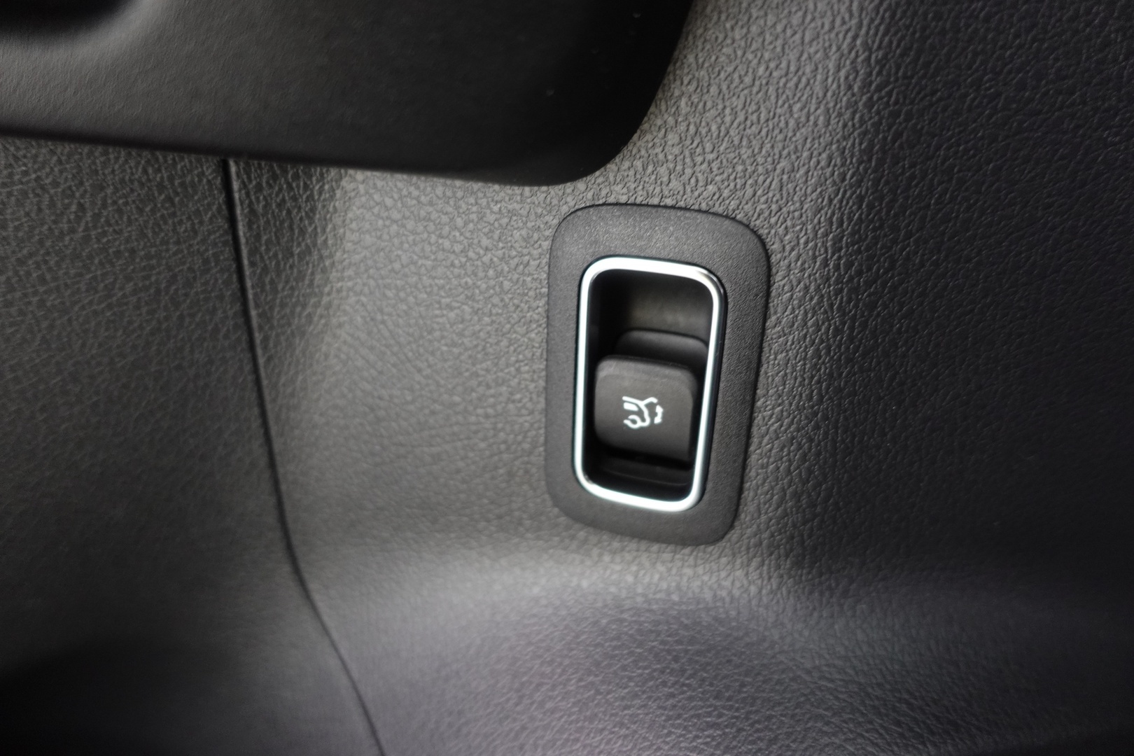 MERCEDES-BENZ EQA 2022