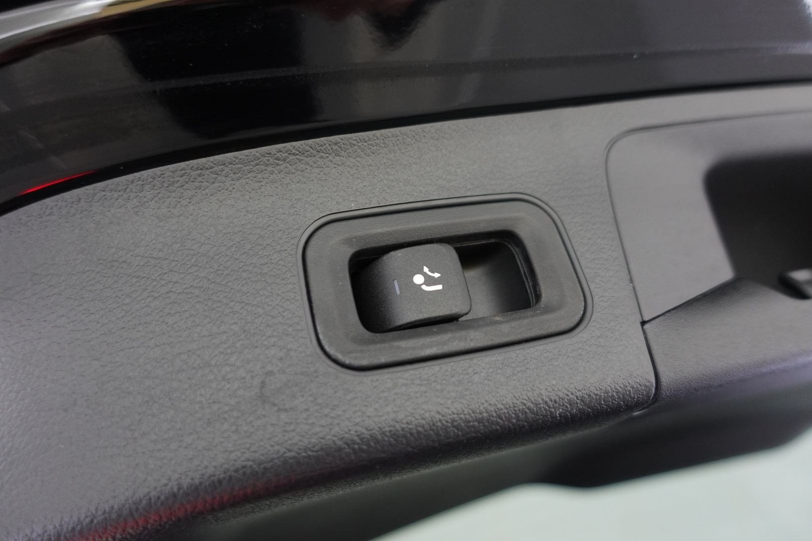 MERCEDES-BENZ EQA 2022