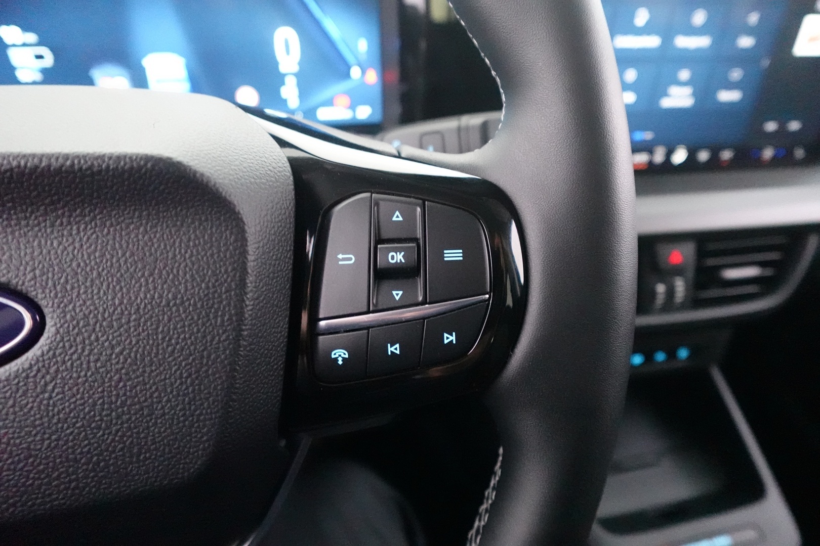 FORD Tourneo Courier 2025