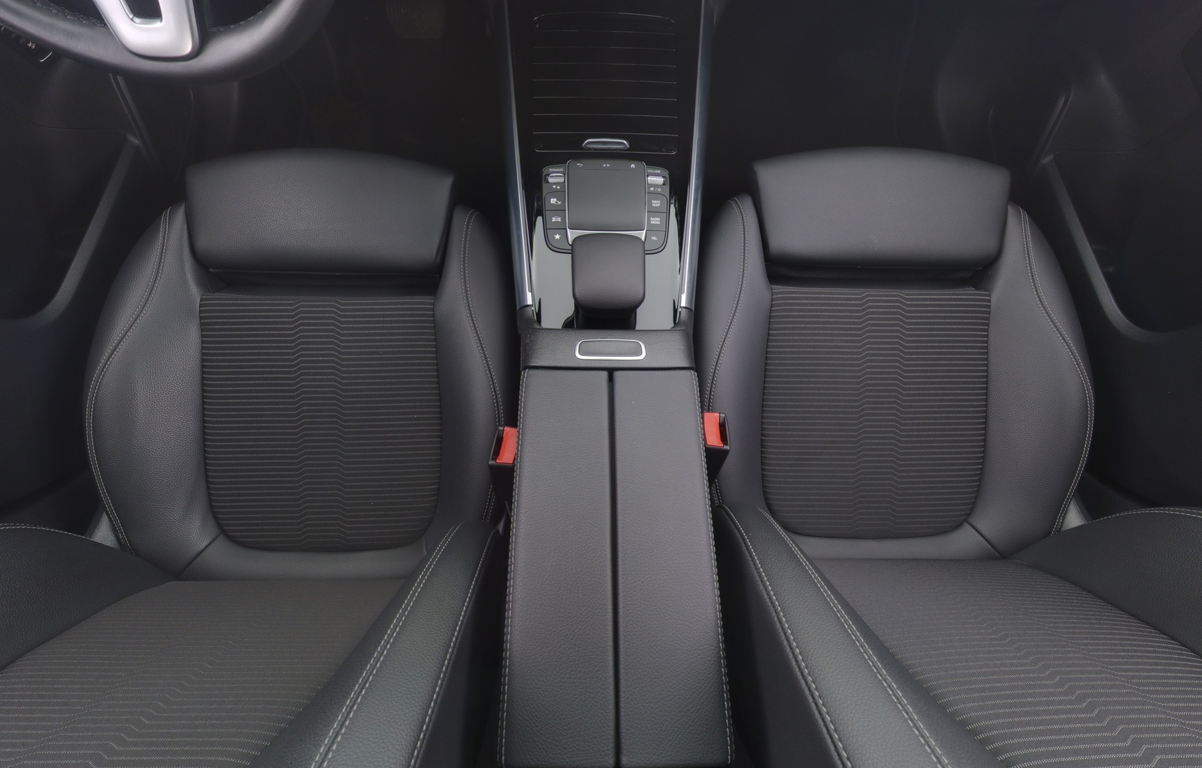 MERCEDES-BENZ EQA 2022