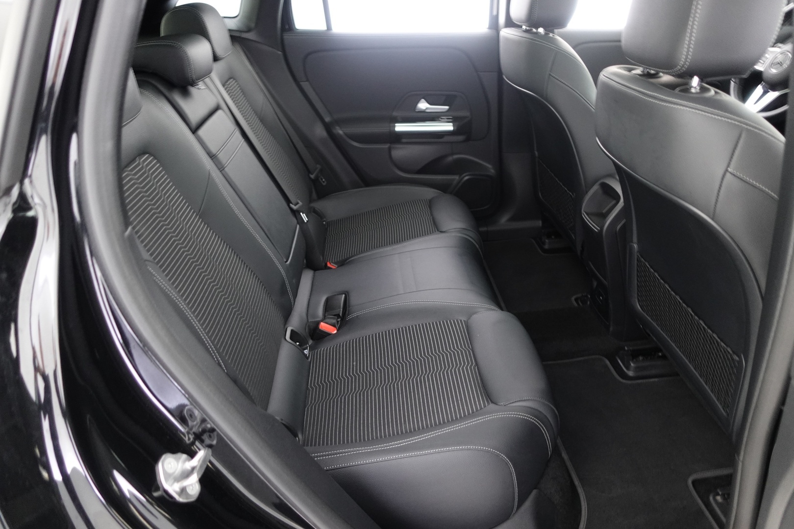 MERCEDES-BENZ EQA 2022