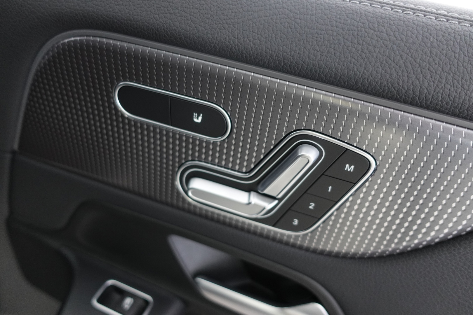 MERCEDES-BENZ EQA 2022