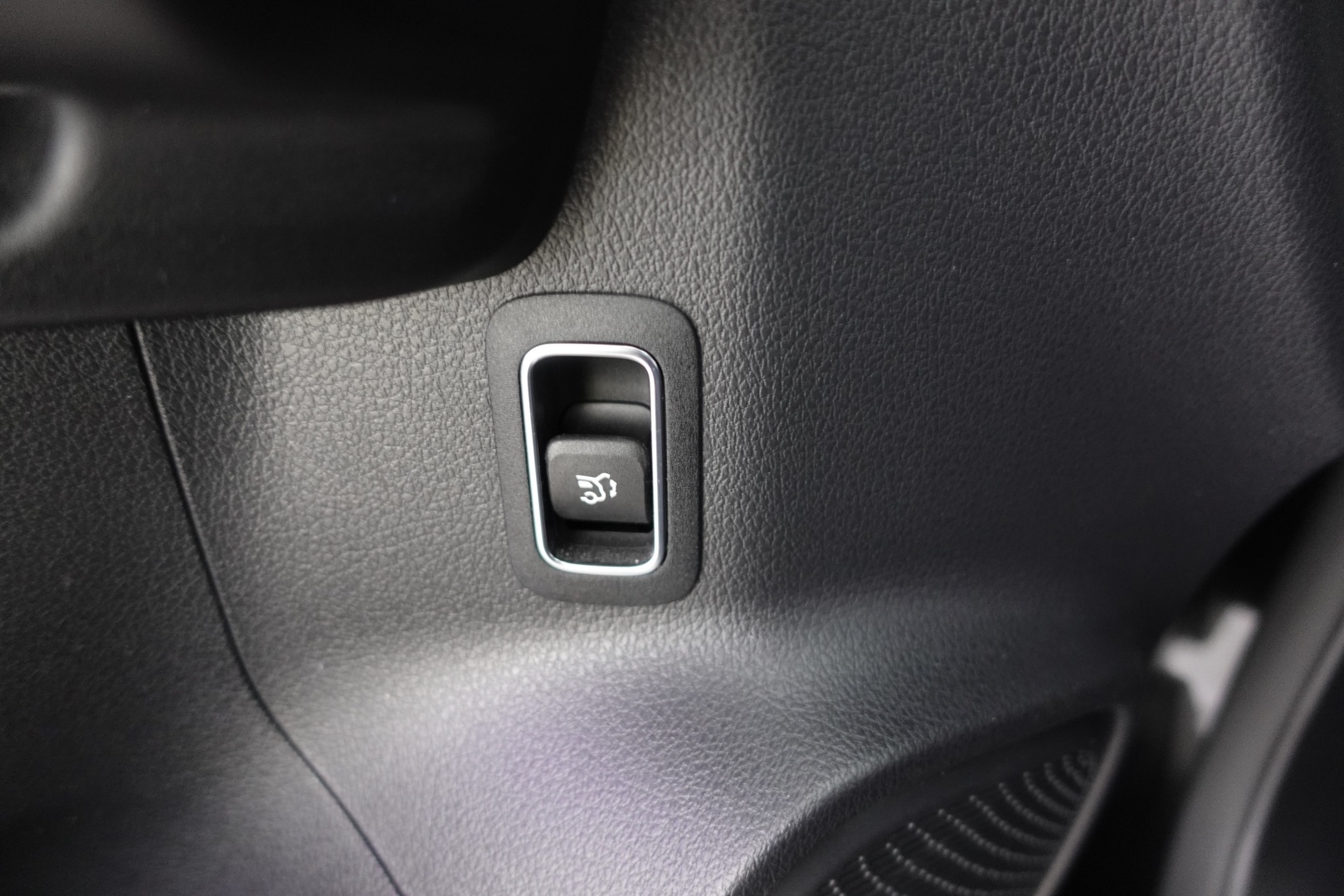 MERCEDES-BENZ EQA 2022