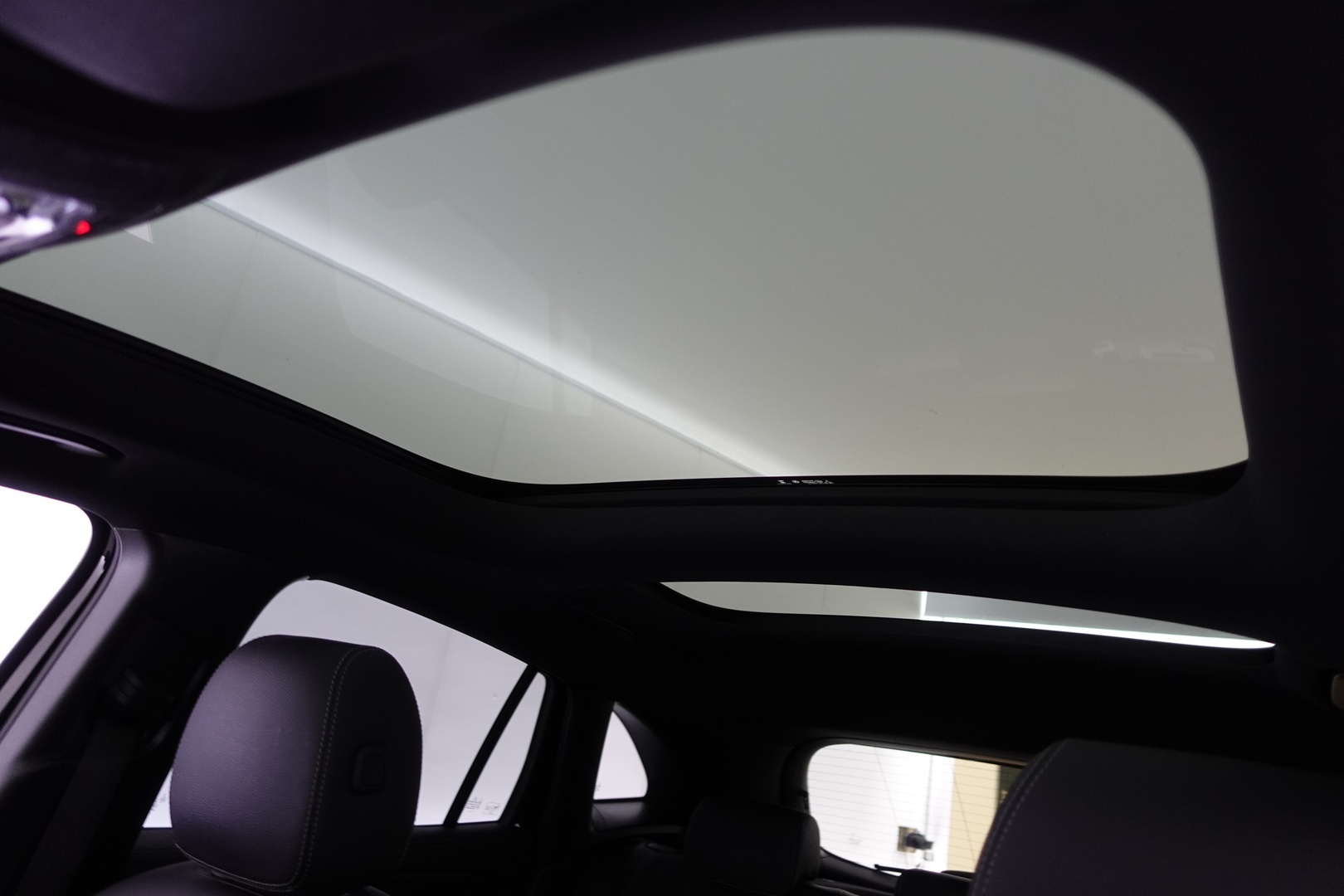 MERCEDES-BENZ EQA 2022