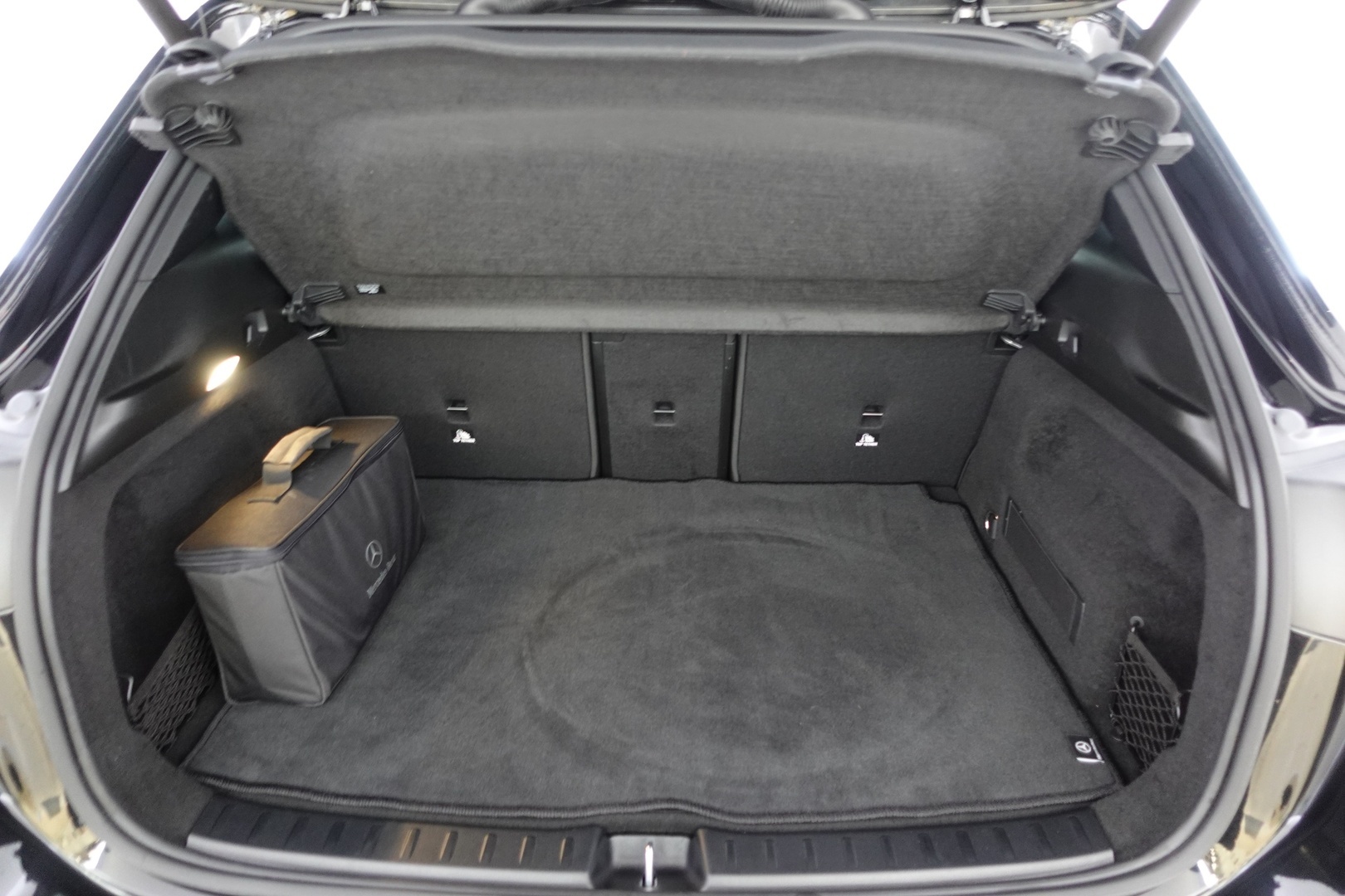 MERCEDES-BENZ EQA 2022