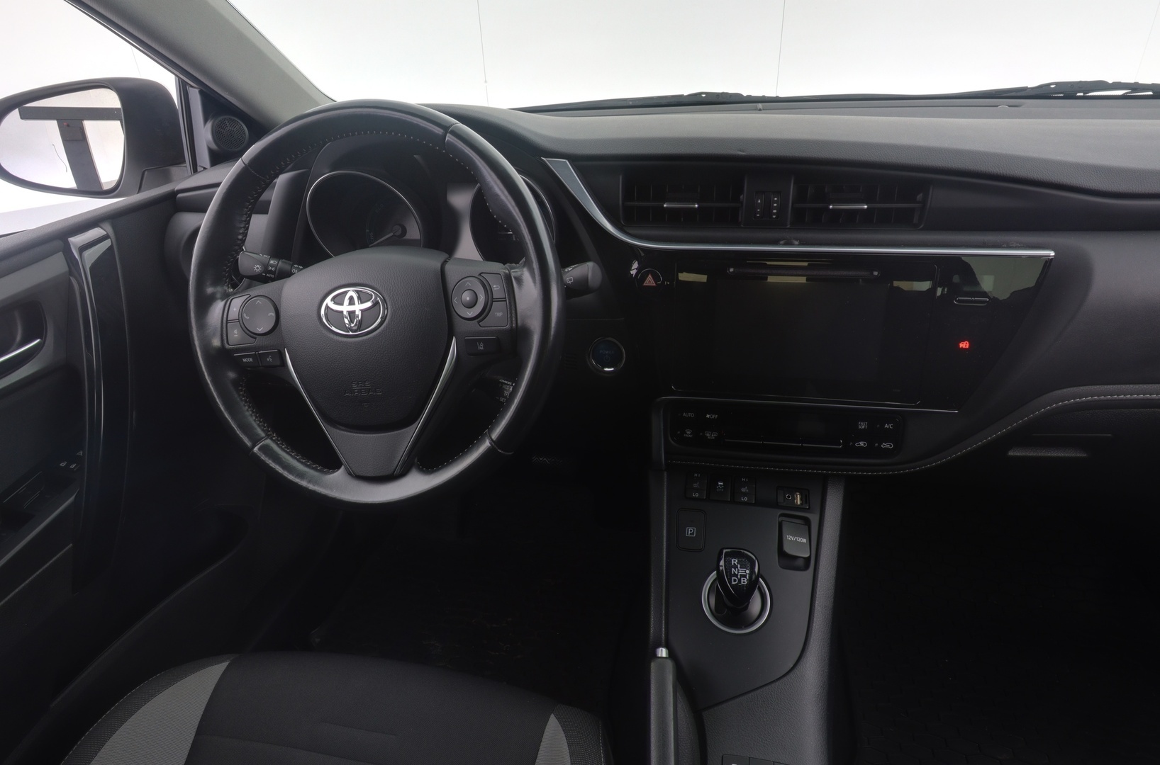 TOYOTA Auris 2017