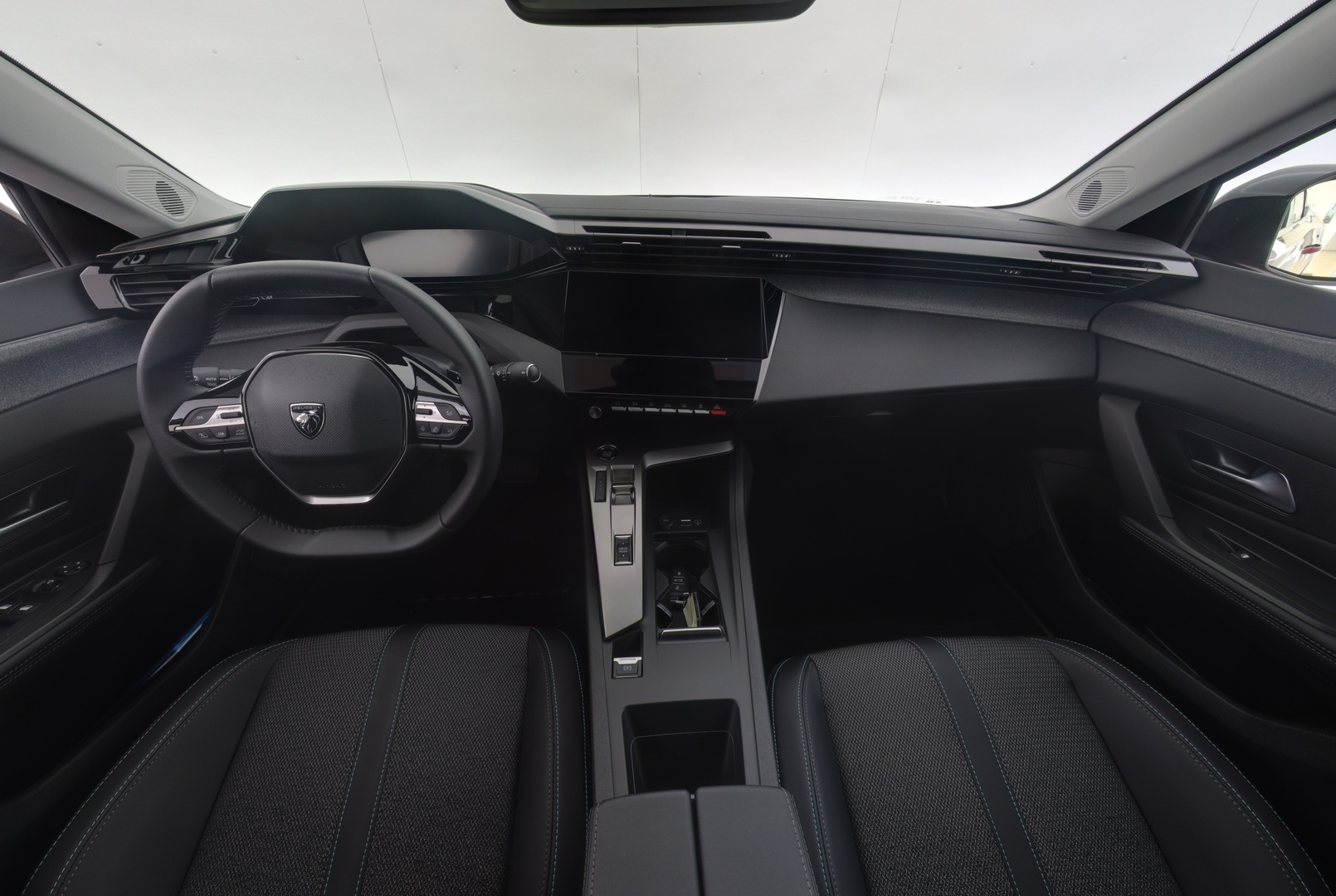 PEUGEOT E-408 2026