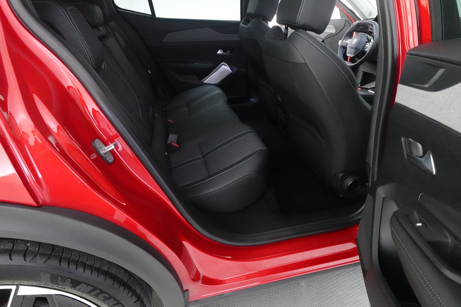 PEUGEOT E-408 2026