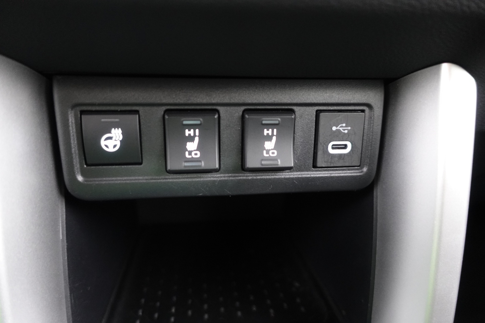 TOYOTA Corolla Cross 2024