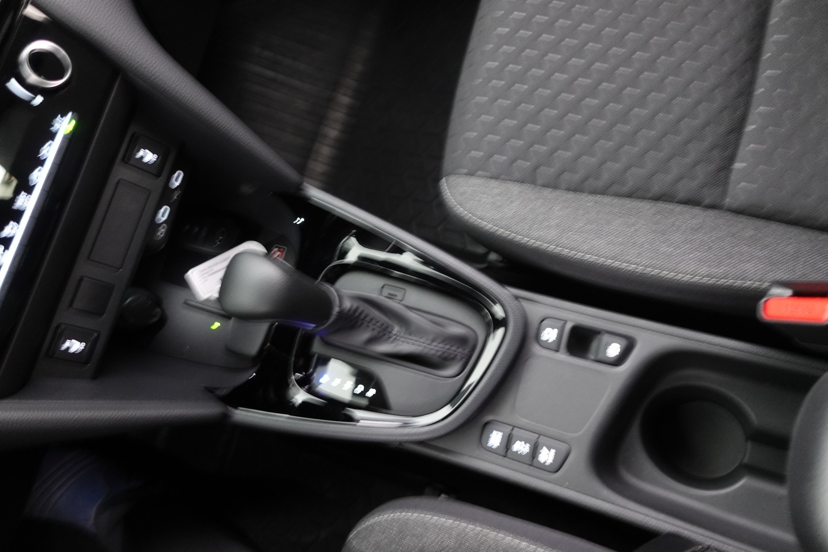 TOYOTA Yaris Cross 2025