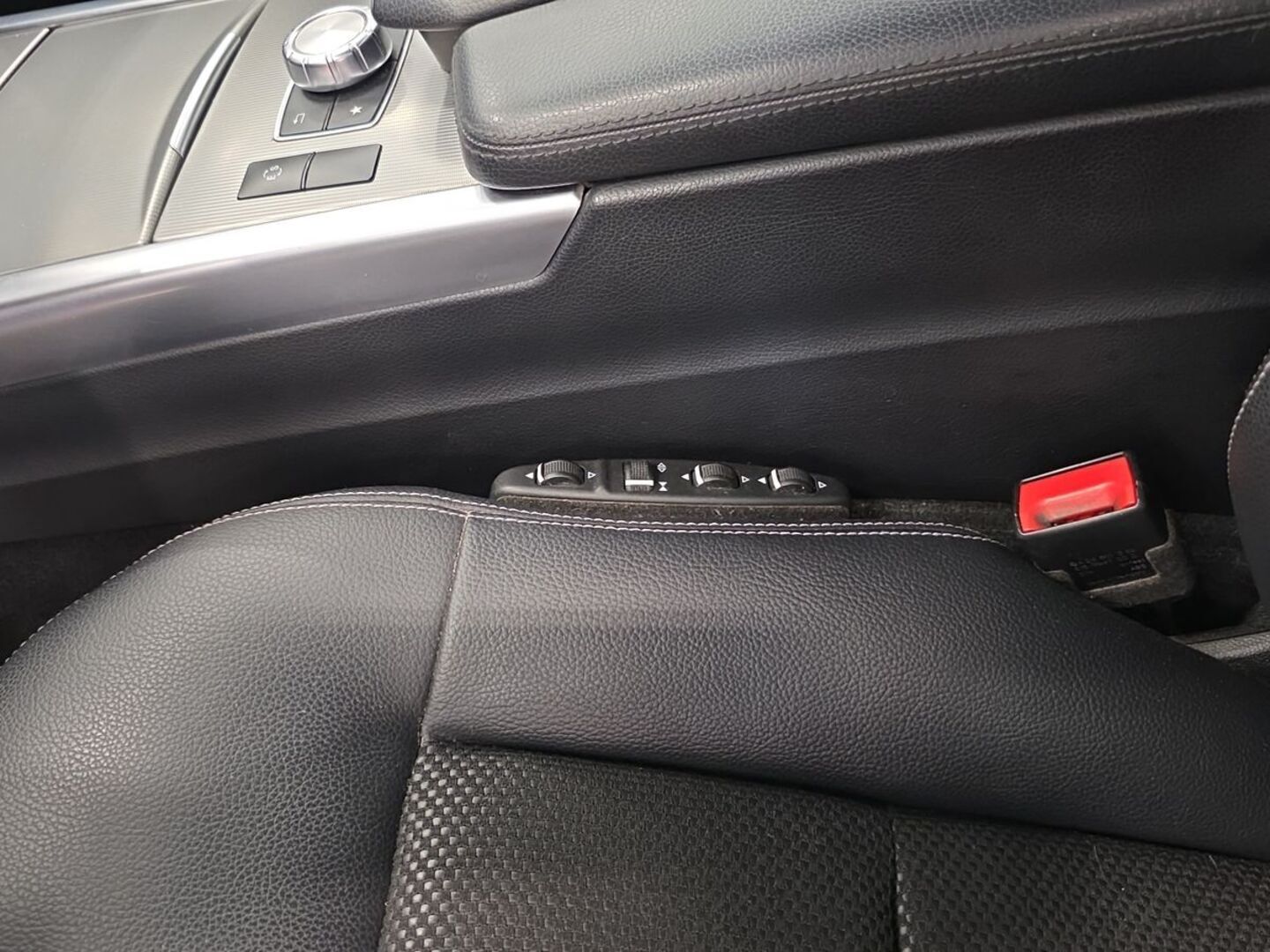 MERCEDES-BENZ E 2015