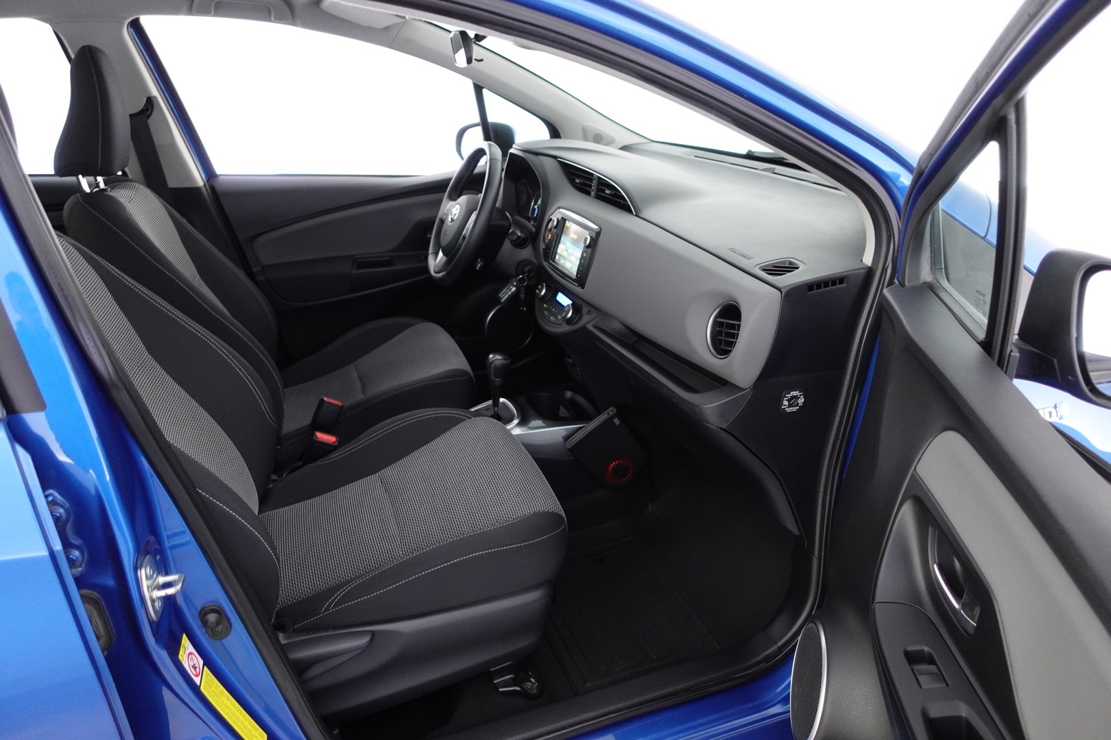 TOYOTA Yaris 2015