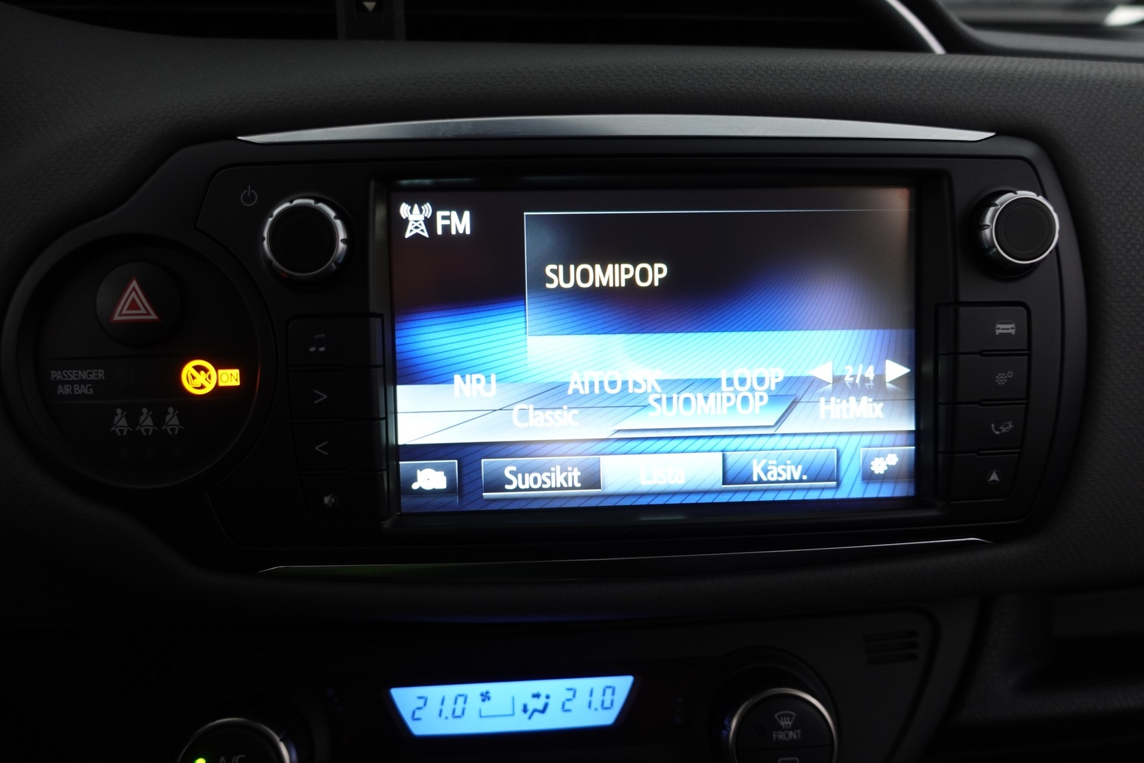 TOYOTA Yaris 2015