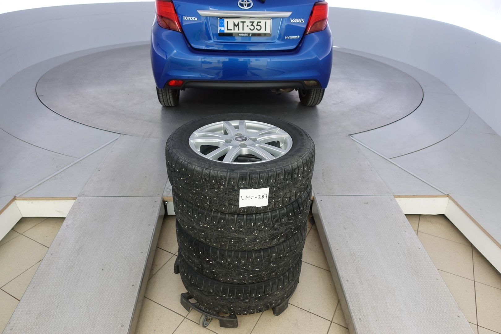 TOYOTA Yaris 2015