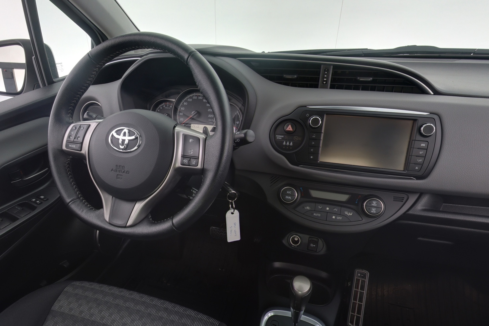 TOYOTA Yaris 2016
