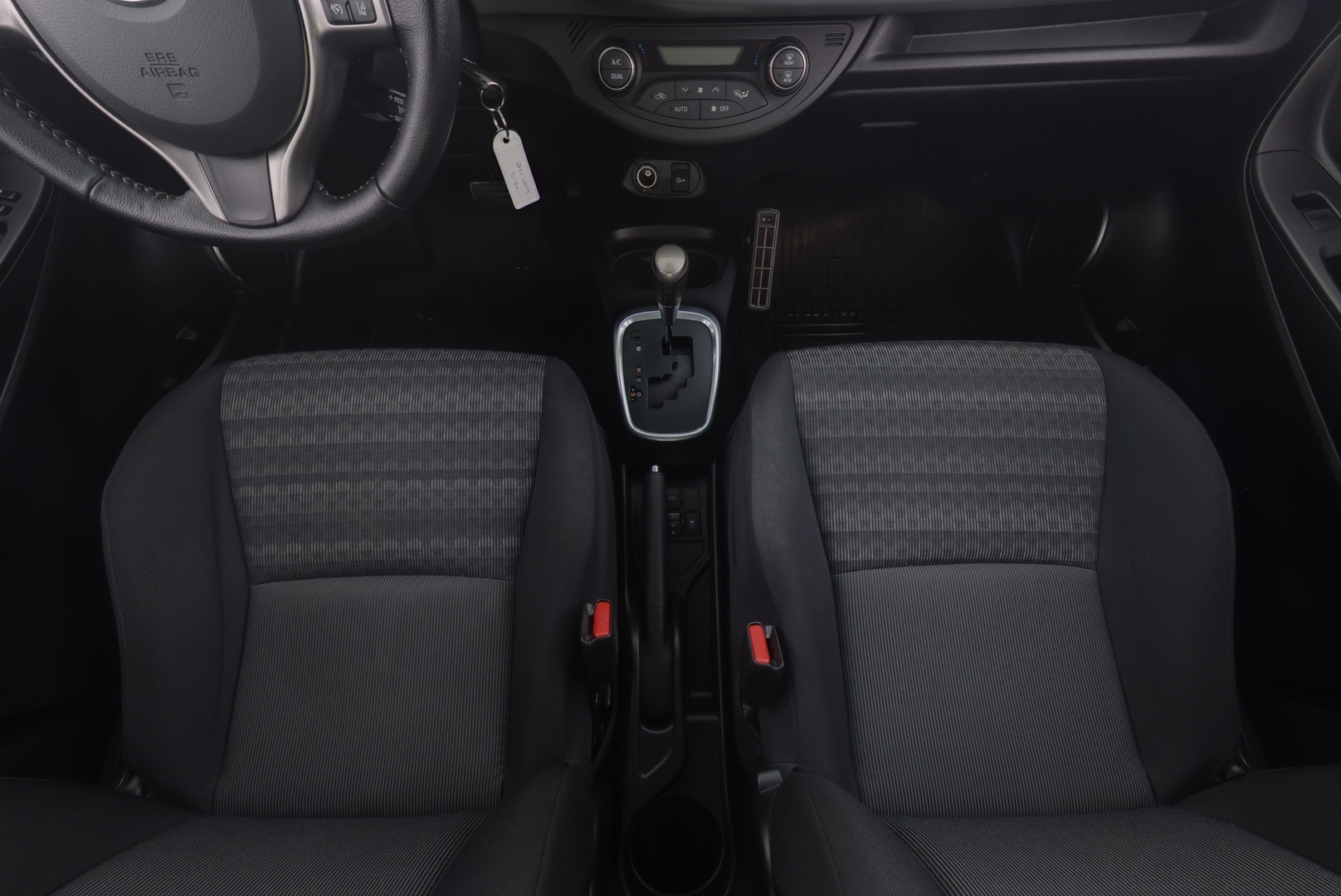 TOYOTA Yaris 2016