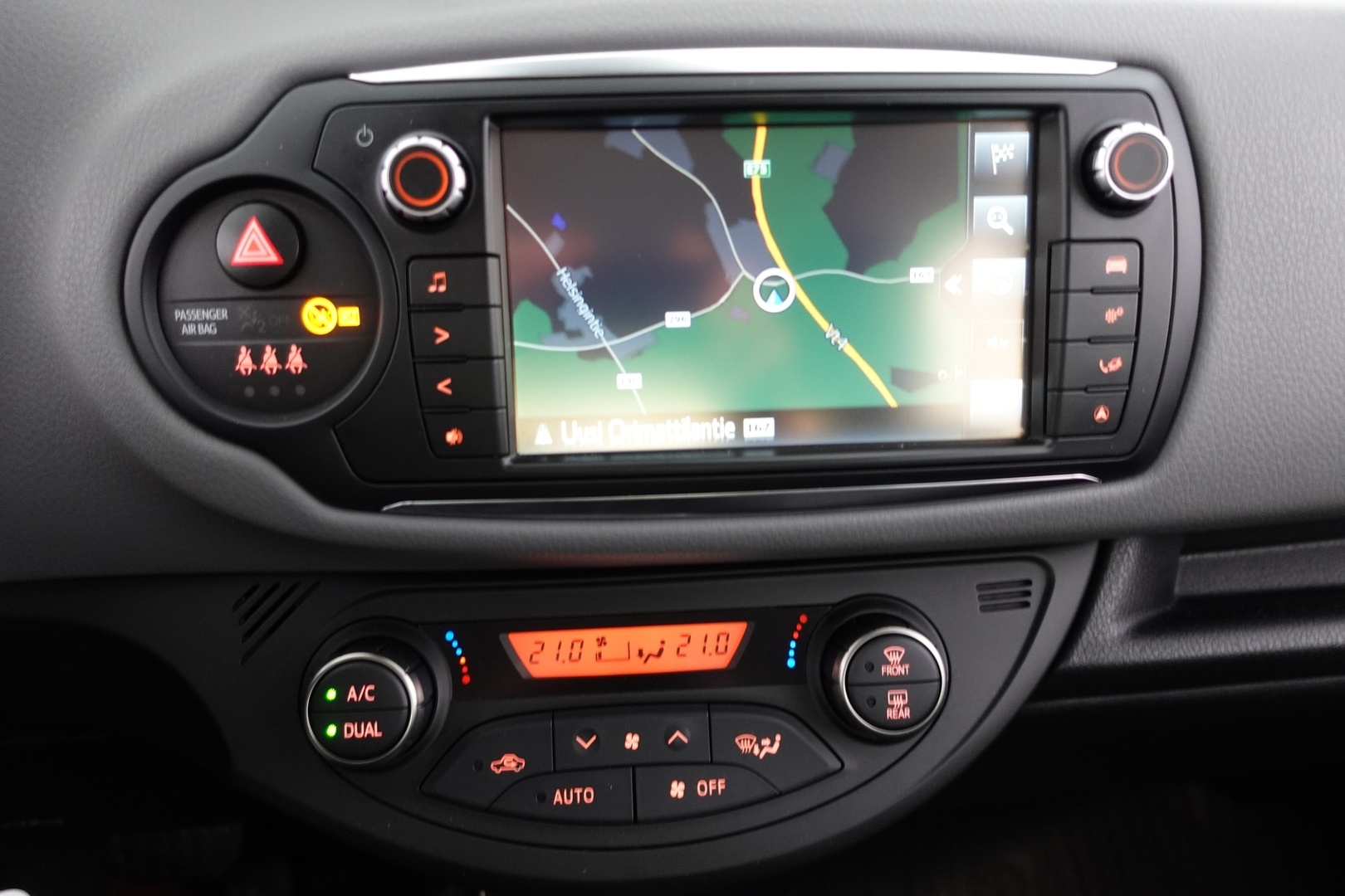 TOYOTA Yaris 2016