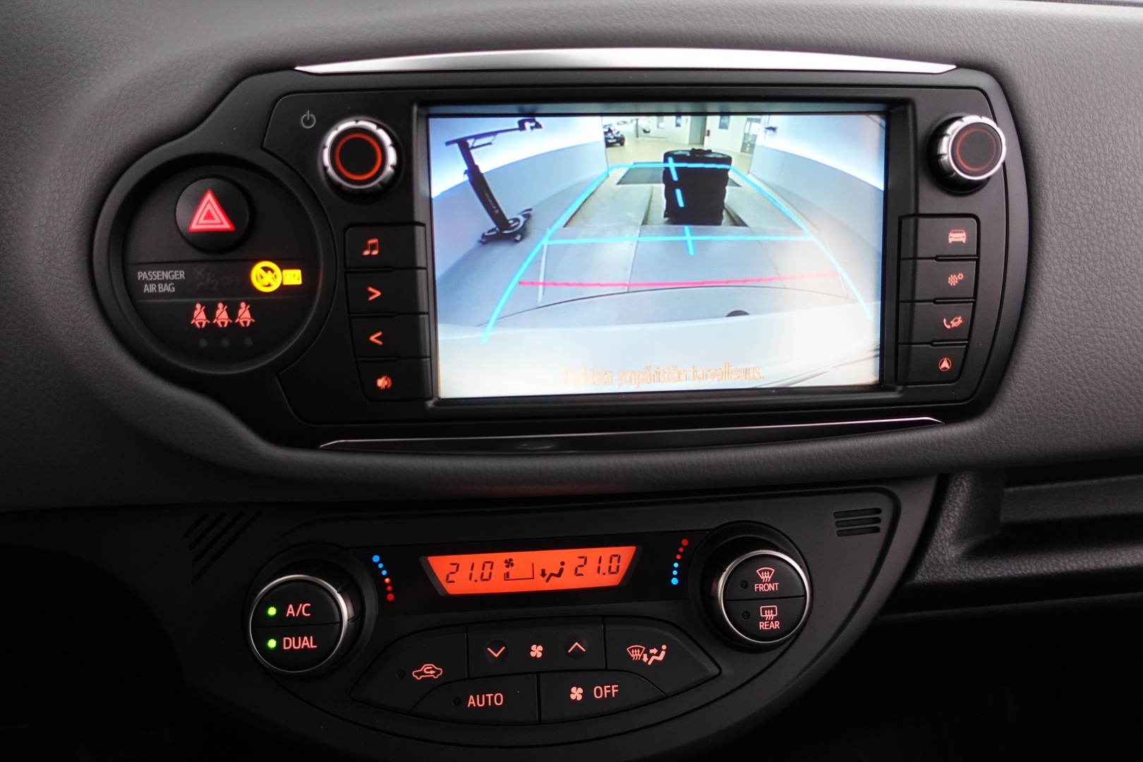 TOYOTA Yaris 2016