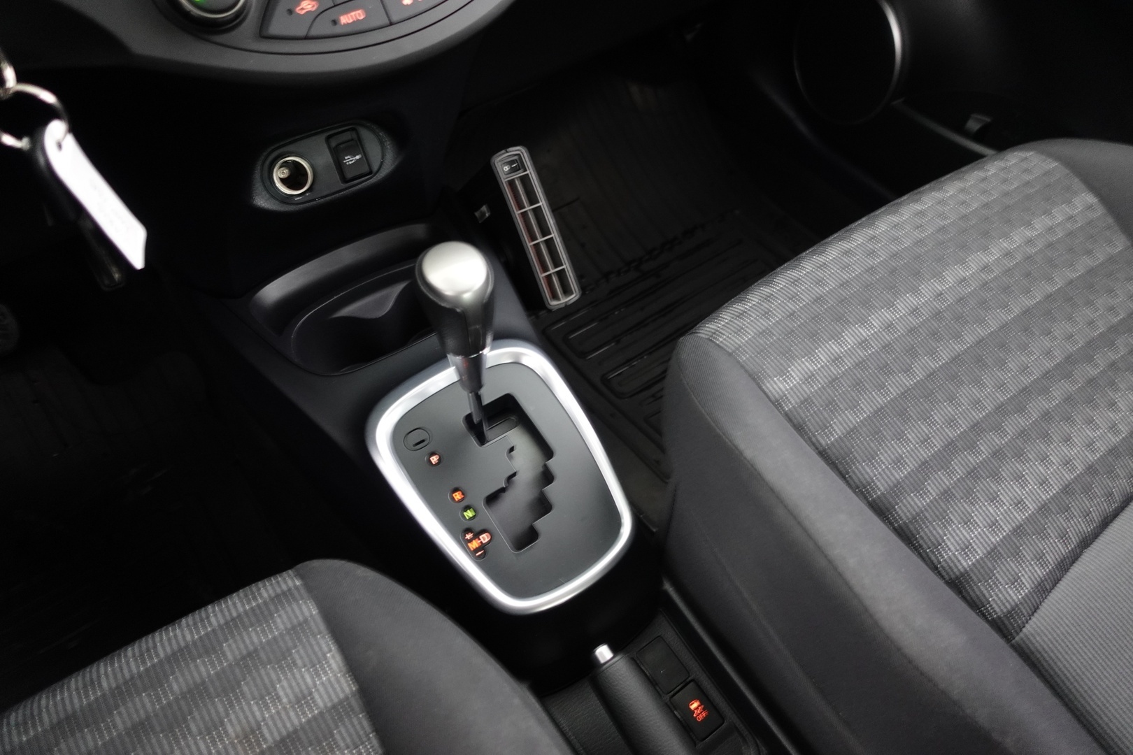 TOYOTA Yaris 2016