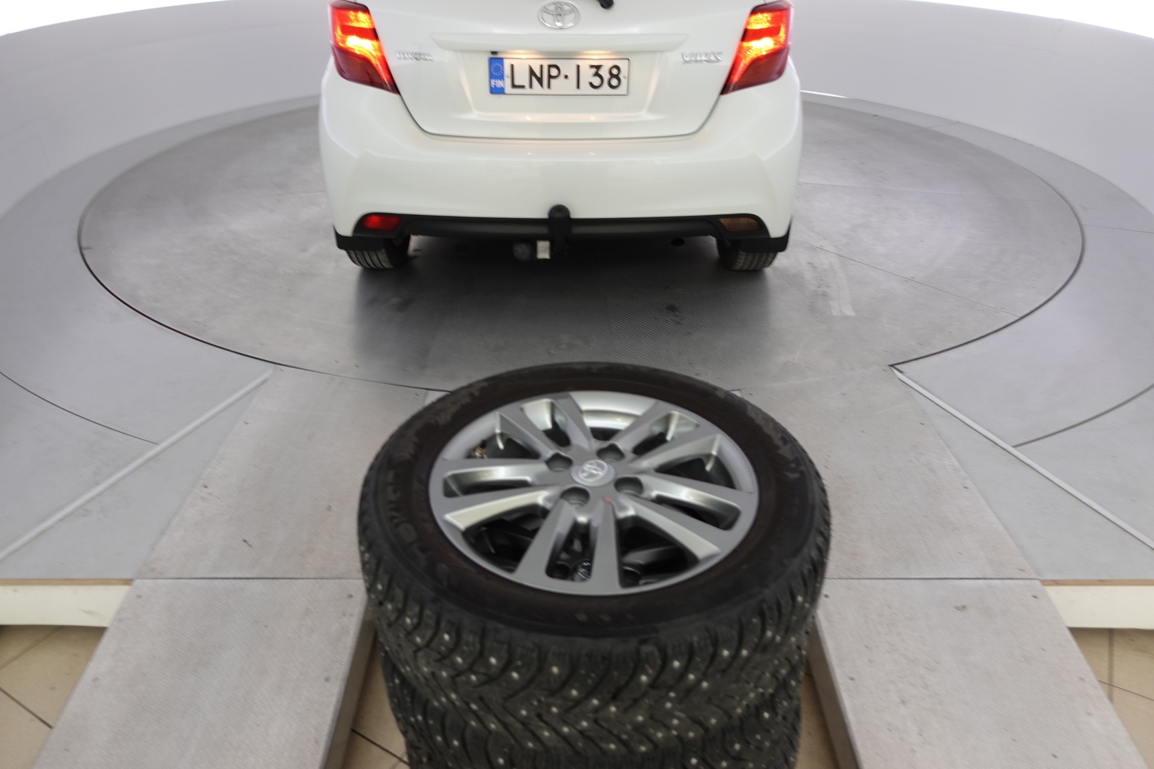 TOYOTA Yaris 2016