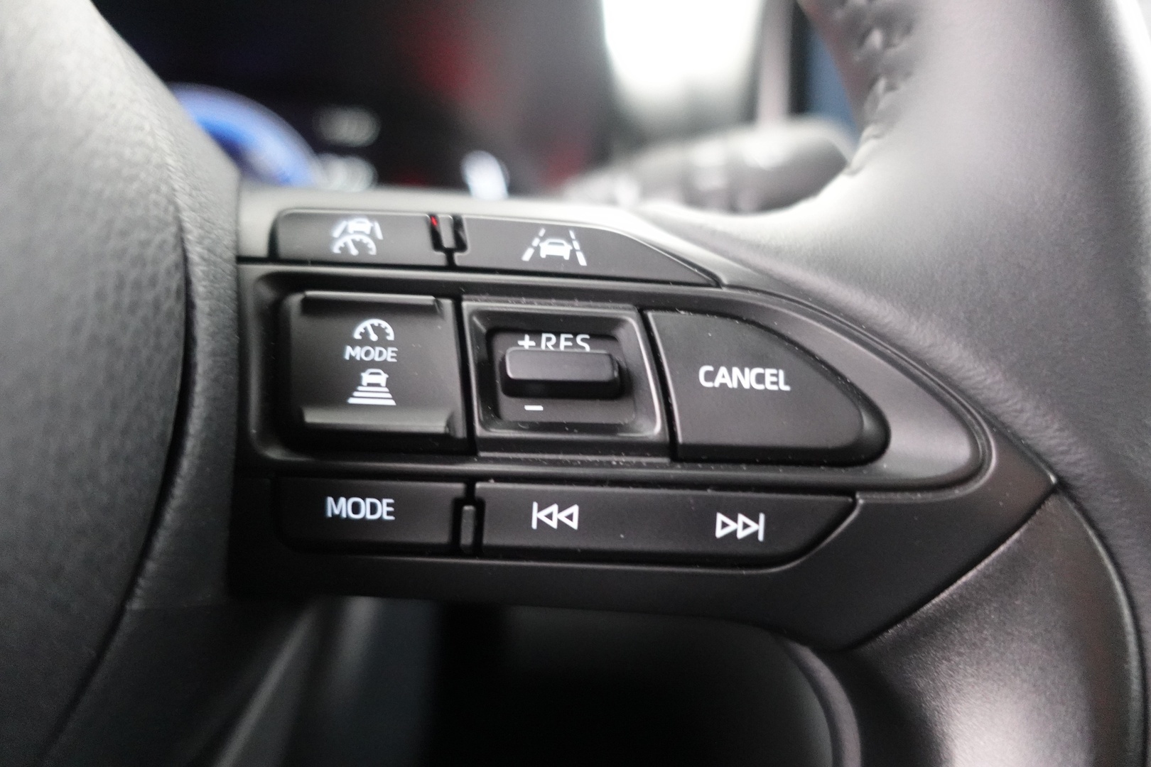 TOYOTA Yaris Cross 2025