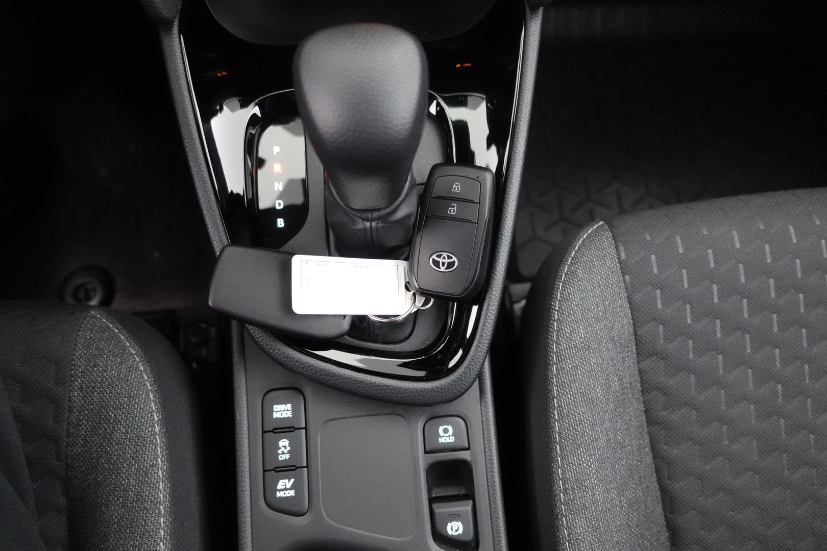 TOYOTA Yaris Cross 2025