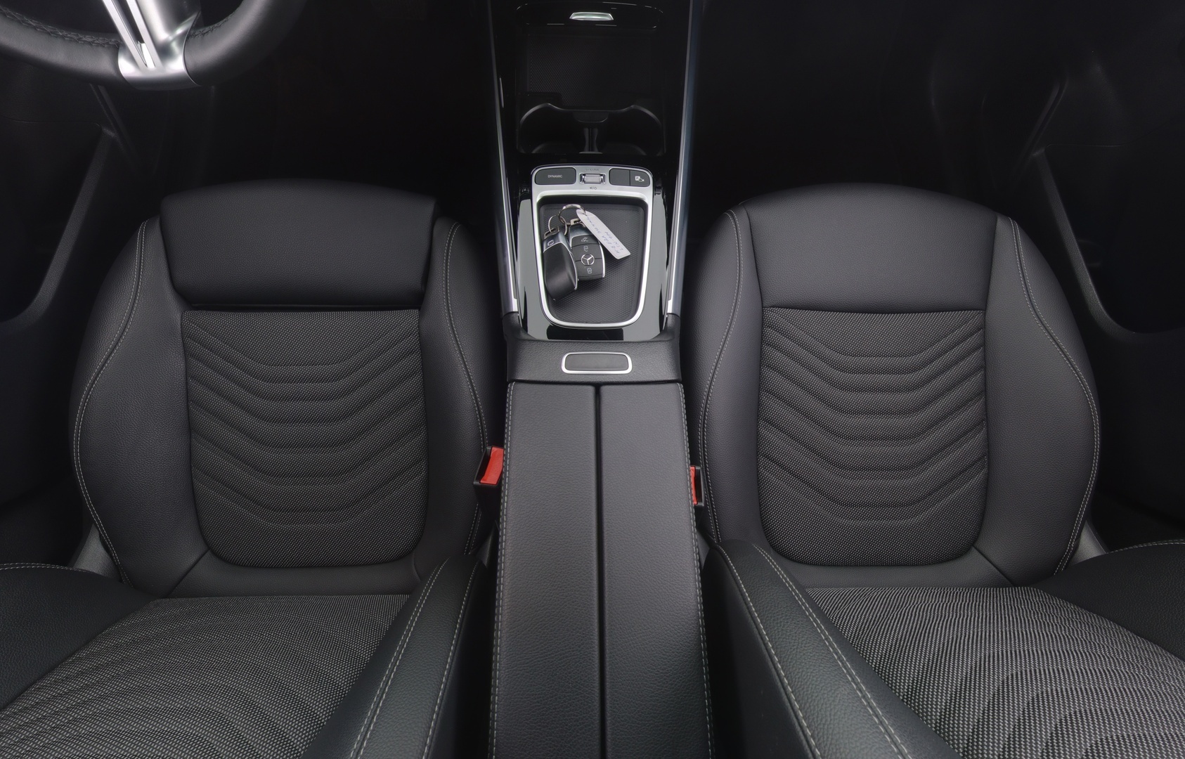 MERCEDES-BENZ EQA 2024