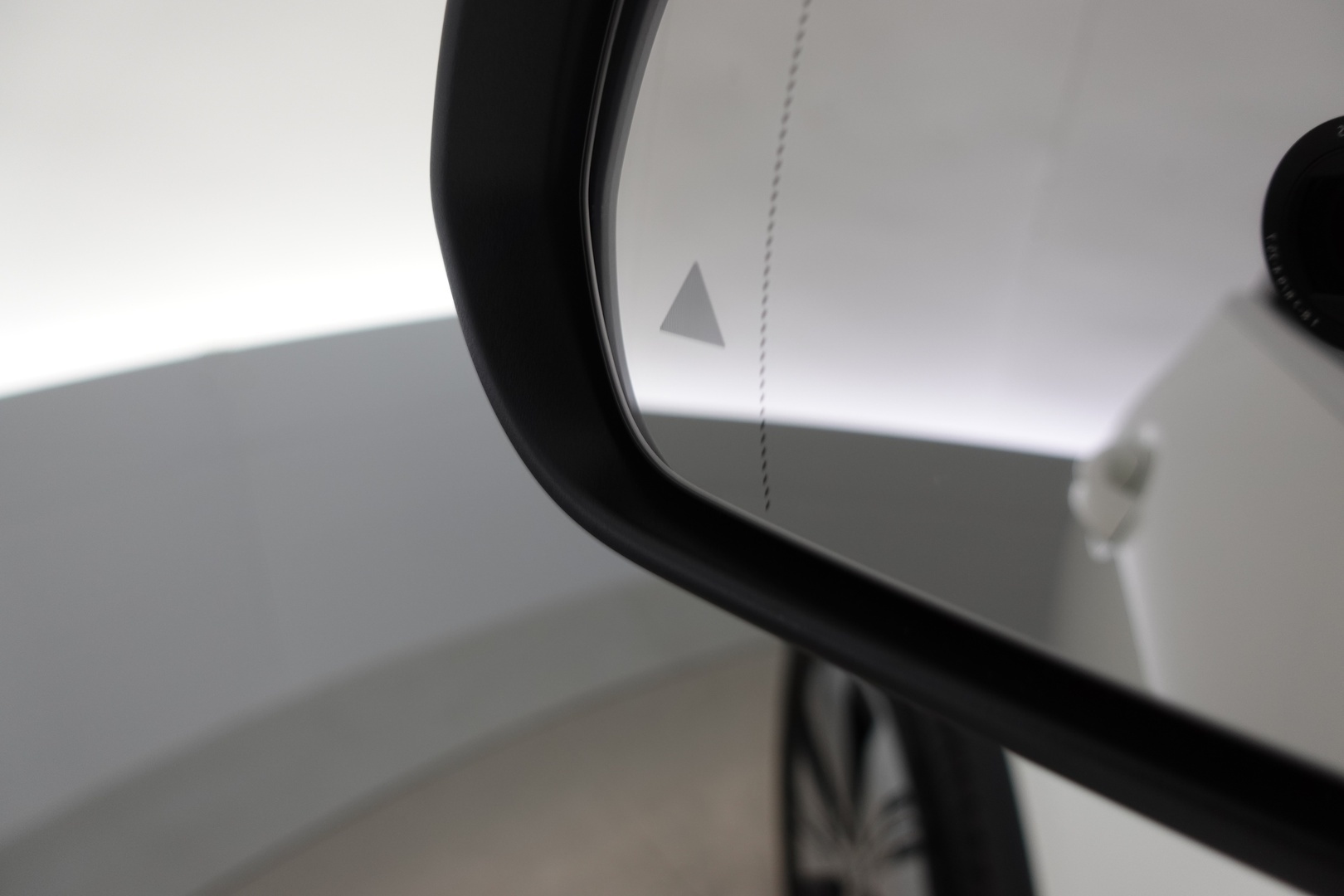 MERCEDES-BENZ EQA 2024