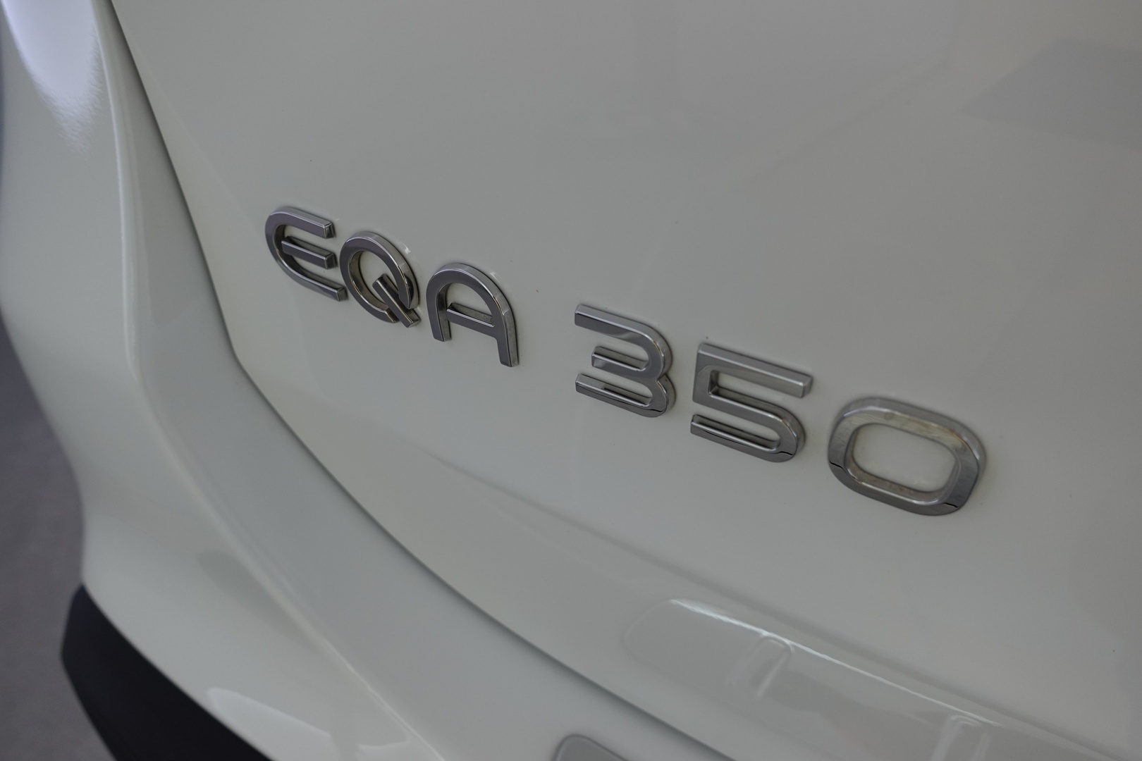 MERCEDES-BENZ EQA 2024