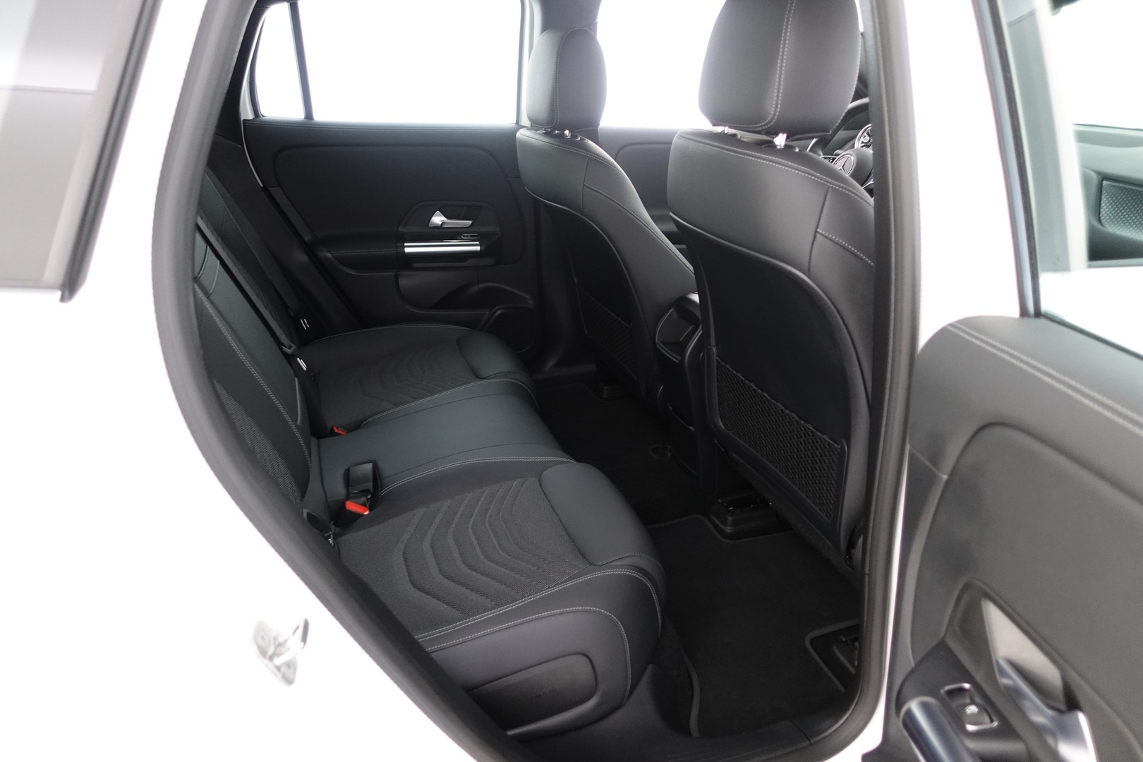 MERCEDES-BENZ EQA 2024