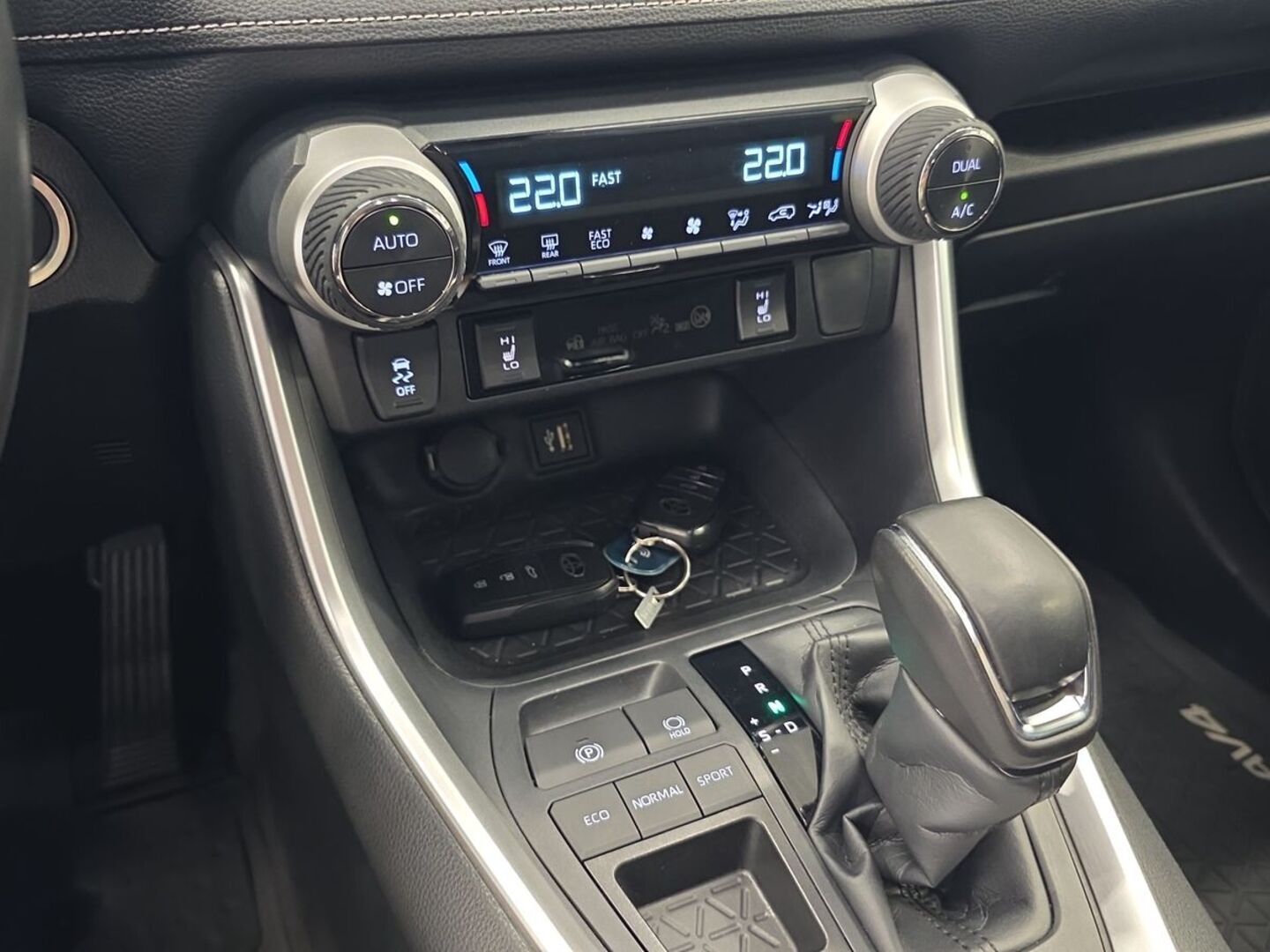 TOYOTA RAV 4 2024