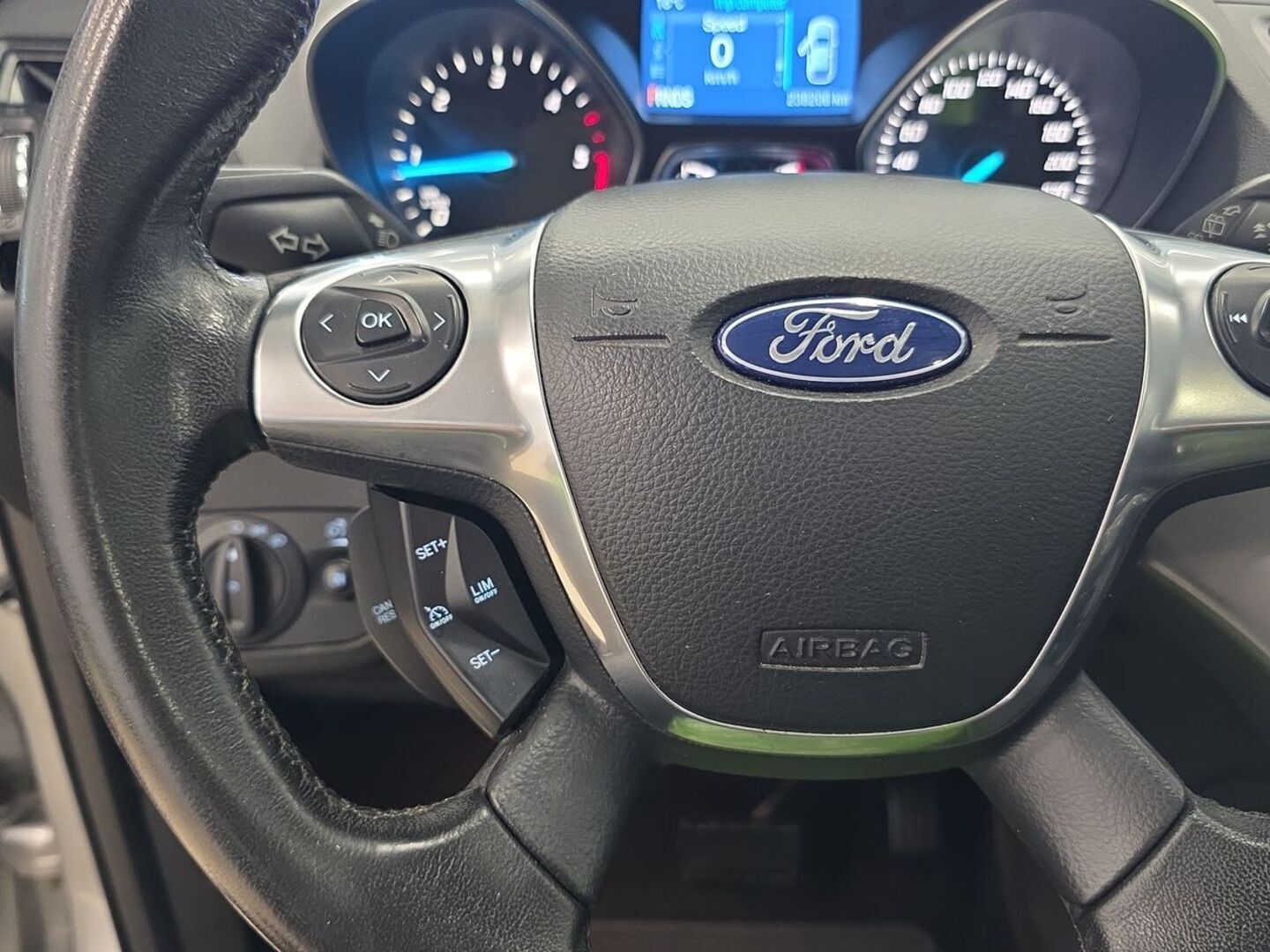 FORD Kuga 26