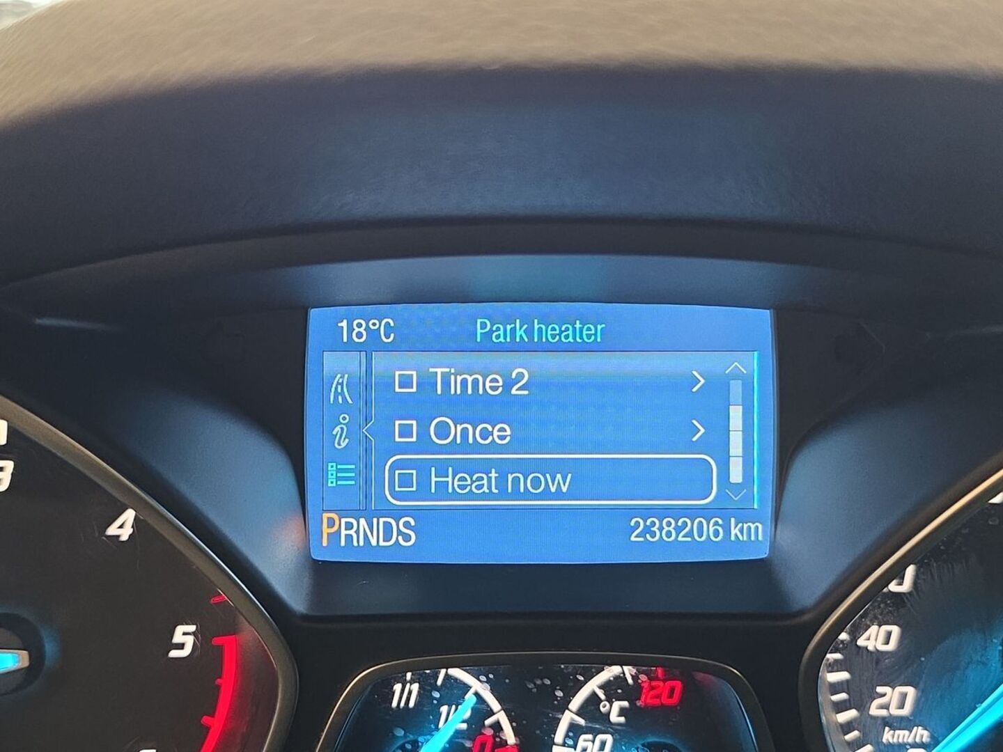 FORD Kuga 27