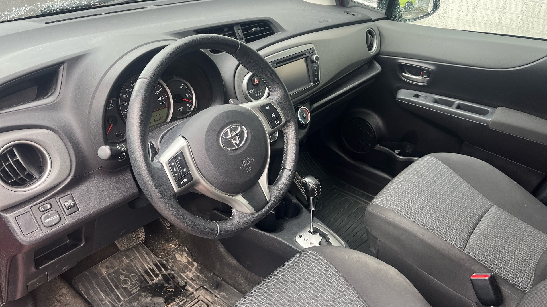 TOYOTA Yaris 2014
