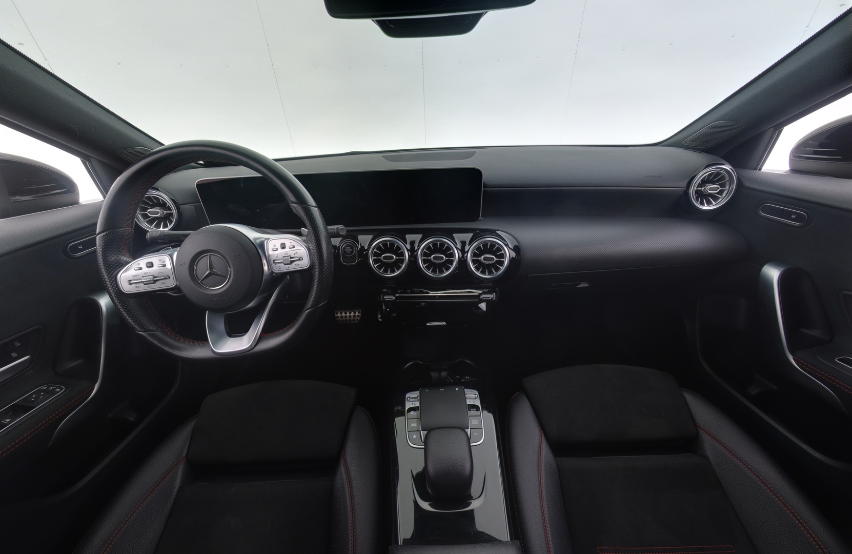 MERCEDES-BENZ A 2020