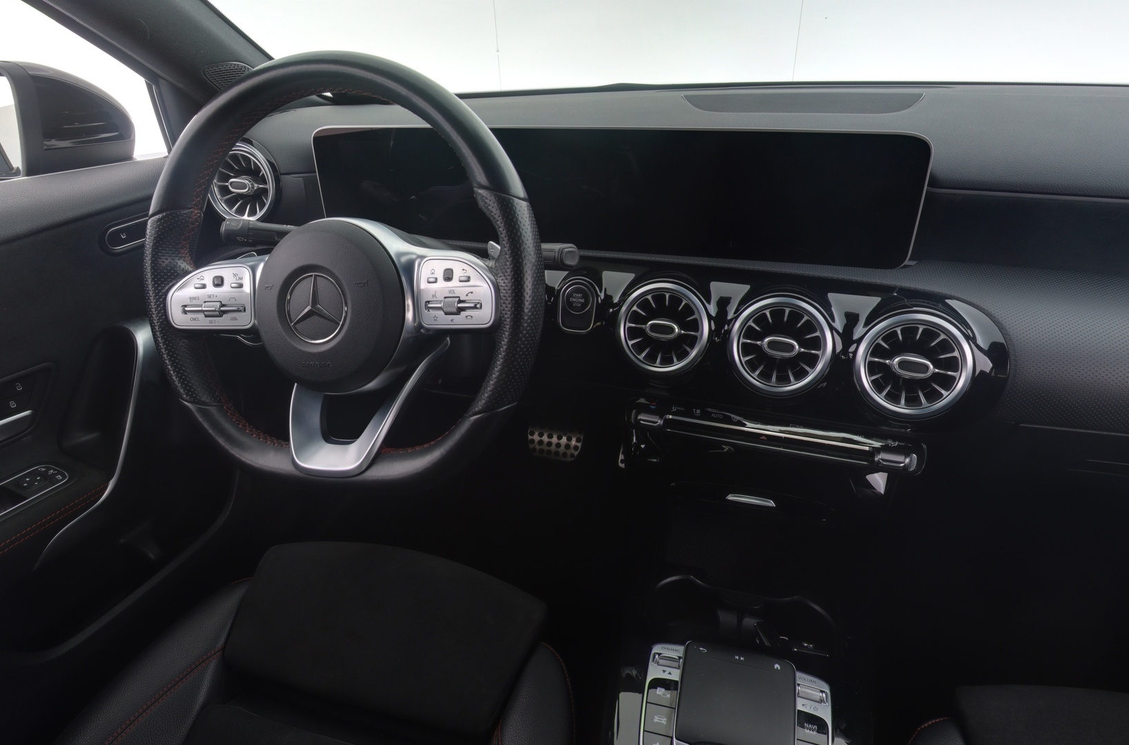 MERCEDES-BENZ A 2020