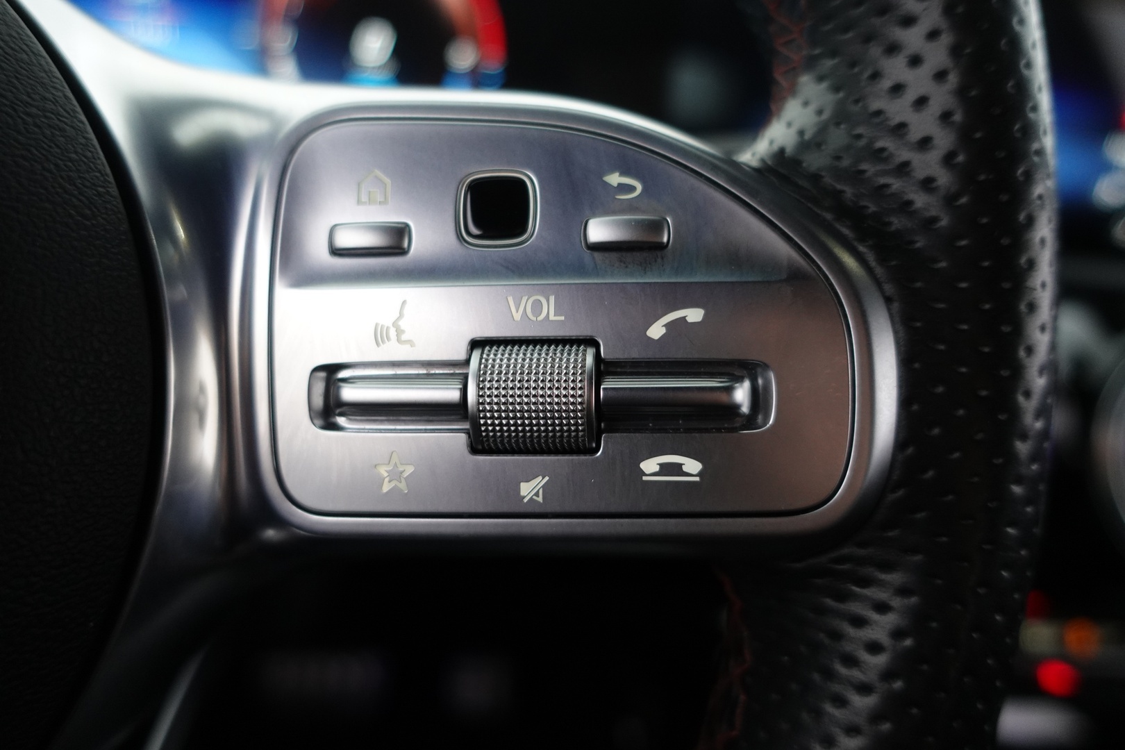 MERCEDES-BENZ A 2020