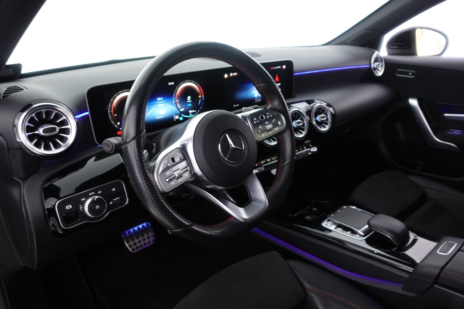 MERCEDES-BENZ A 2020