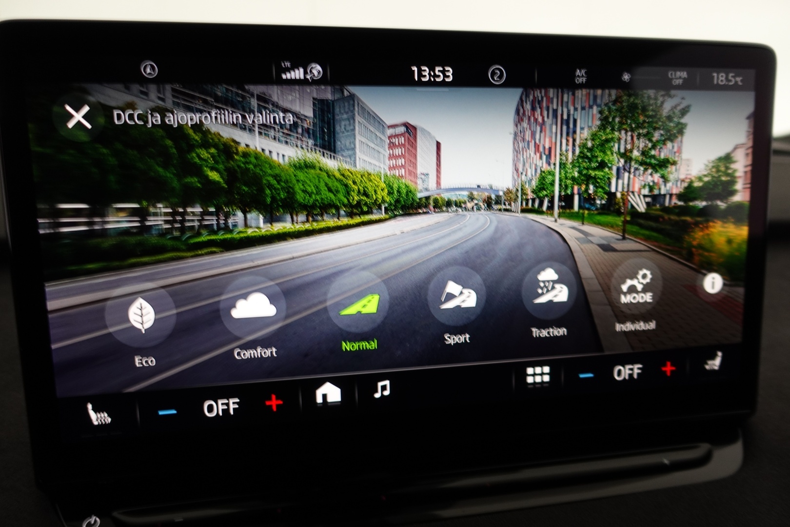 SKODA Enyaq 2023