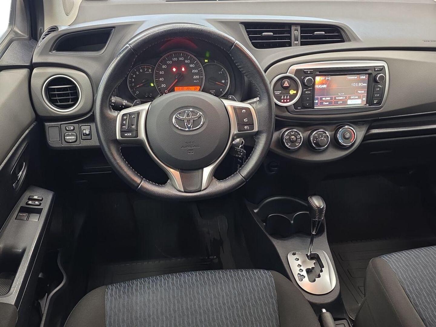TOYOTA Yaris 2013