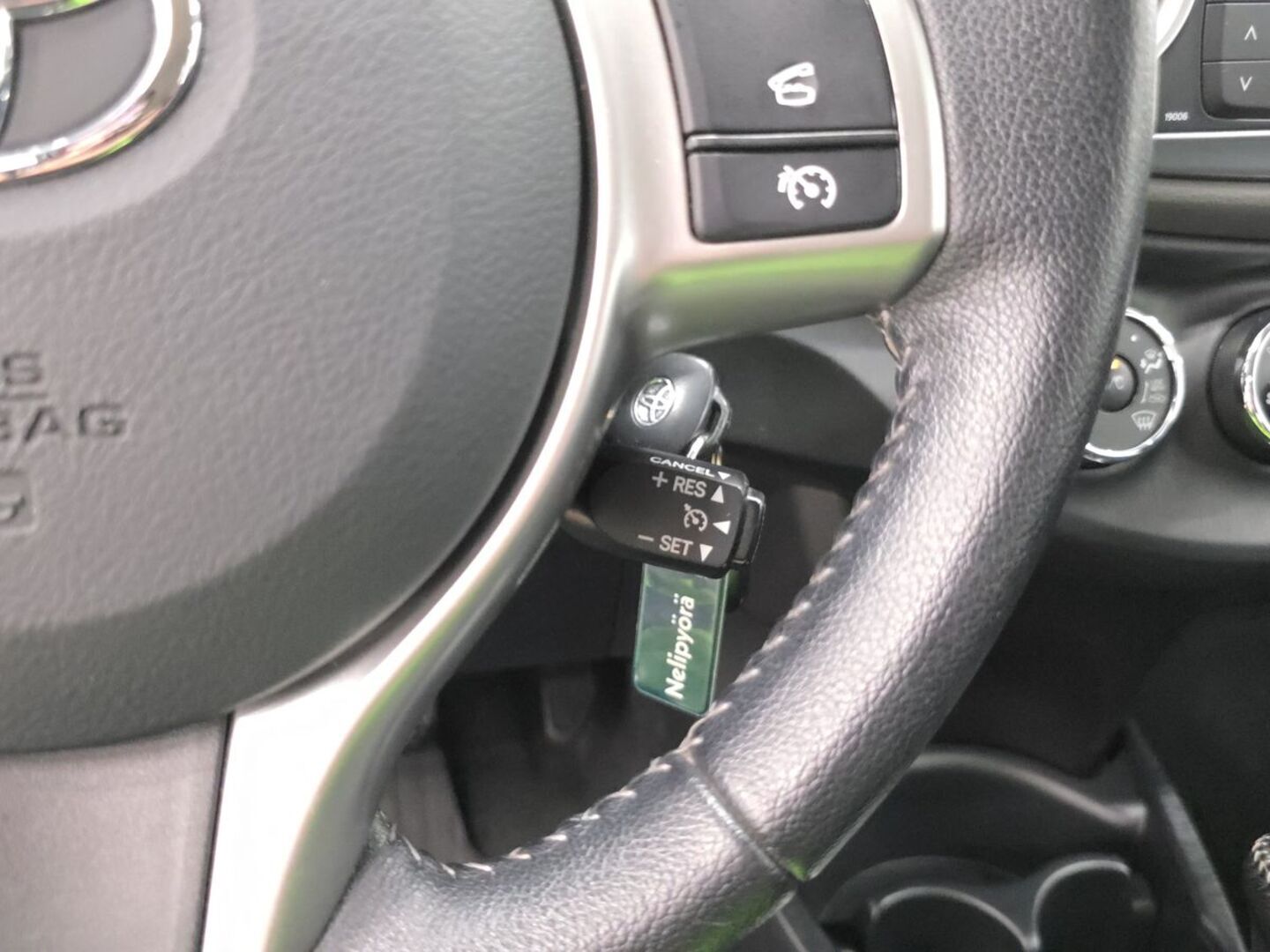 TOYOTA Yaris 2013