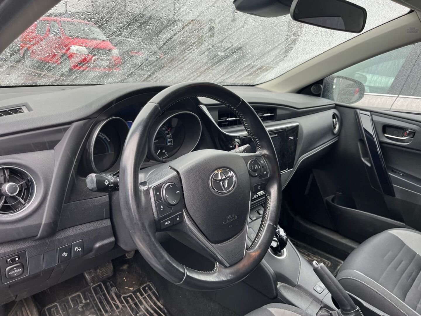 TOYOTA Auris 2016