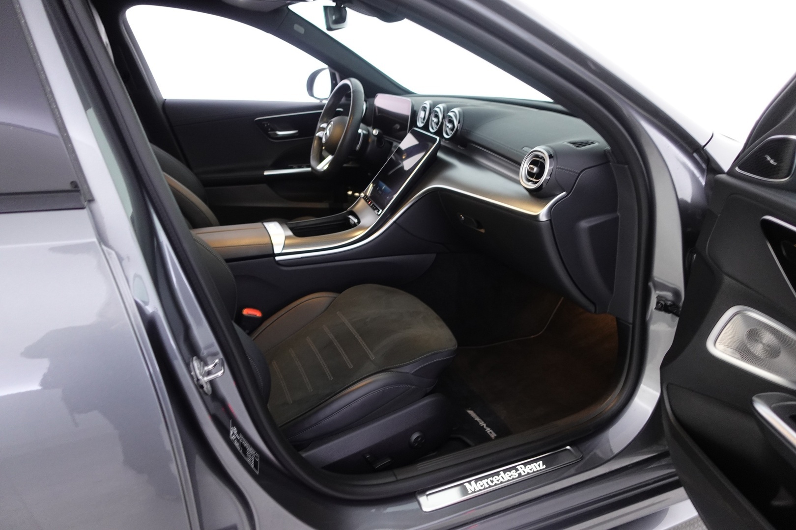 MERCEDES-BENZ C 2023