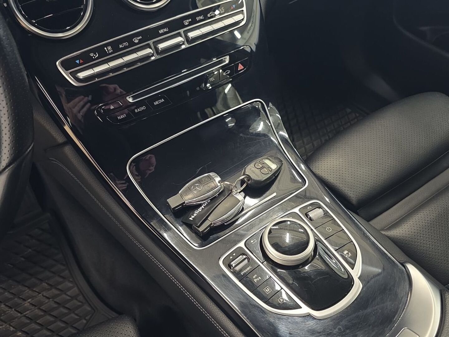 MERCEDES-BENZ GLC 27