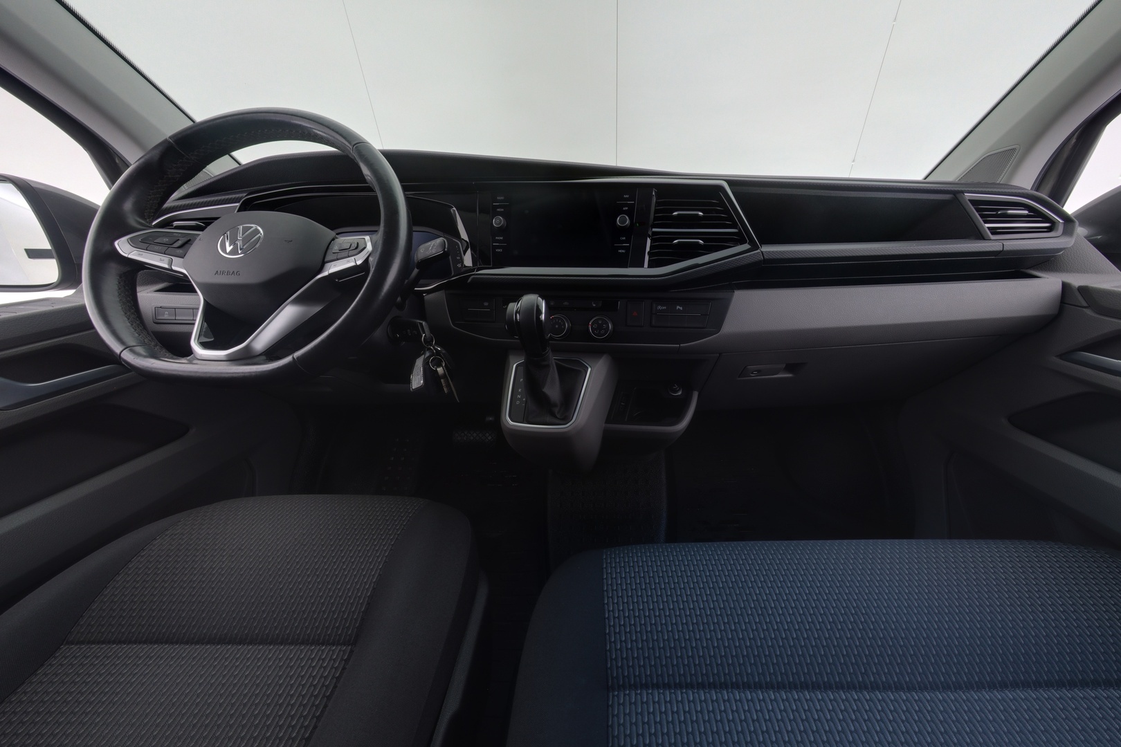 VOLKSWAGEN Transporter 2023