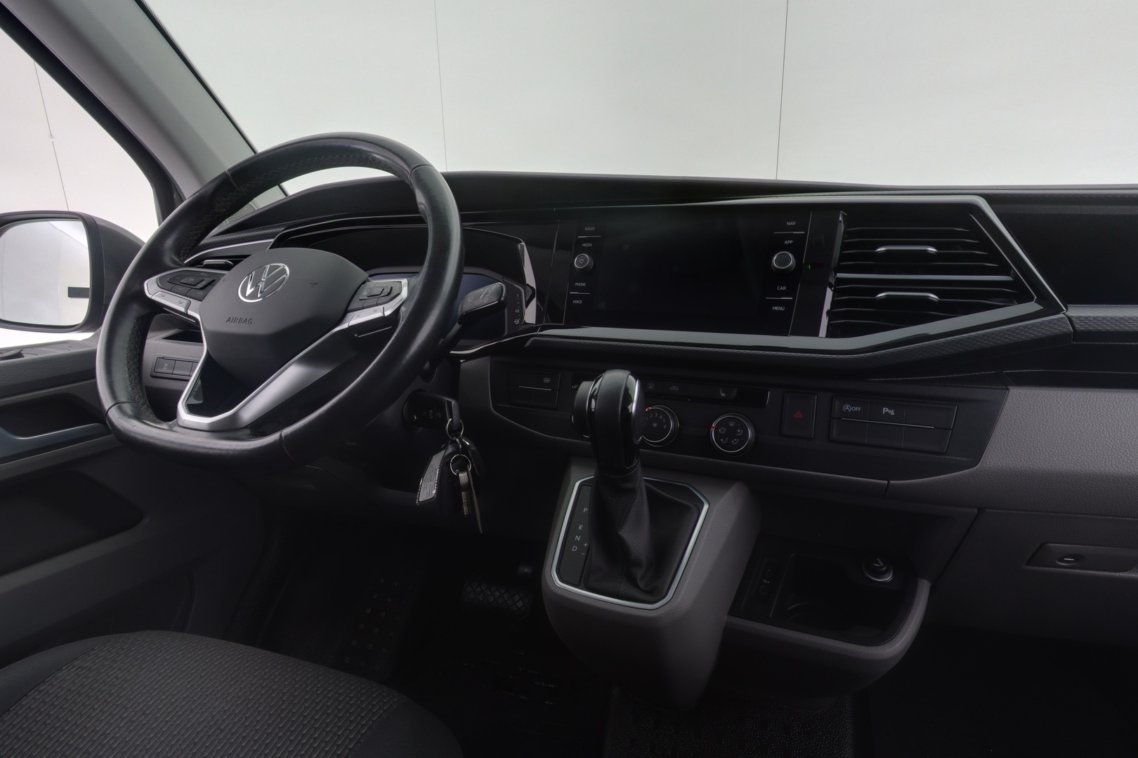 VOLKSWAGEN Transporter 2023