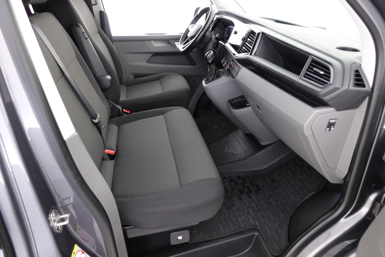 VOLKSWAGEN Transporter 2023