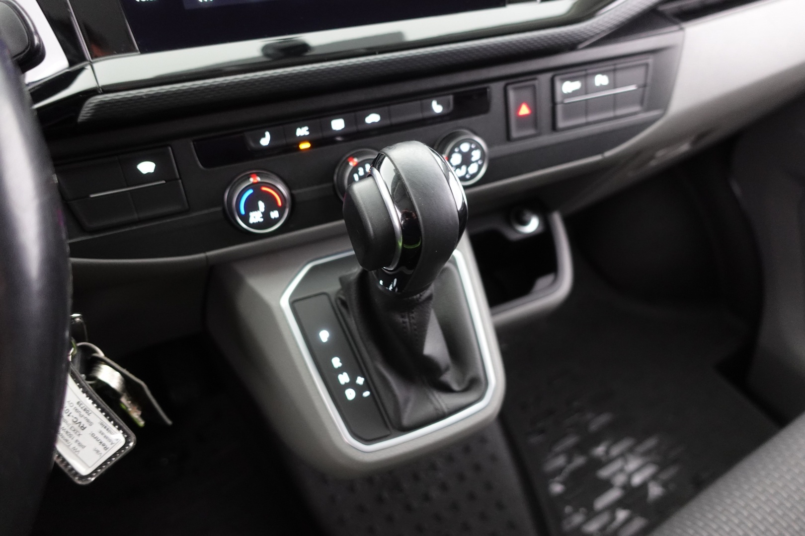 VOLKSWAGEN Transporter 2023