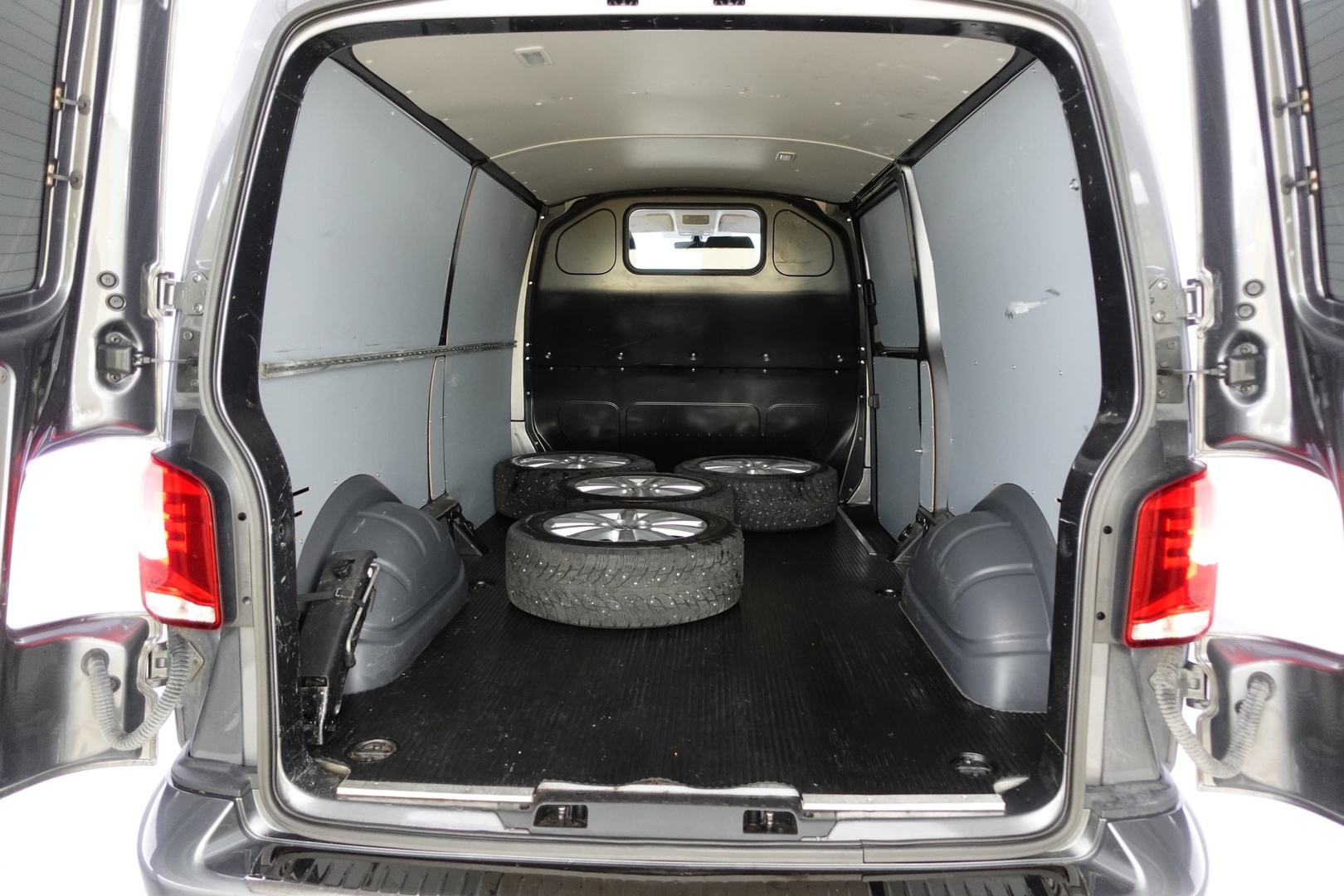 VOLKSWAGEN Transporter 2023
