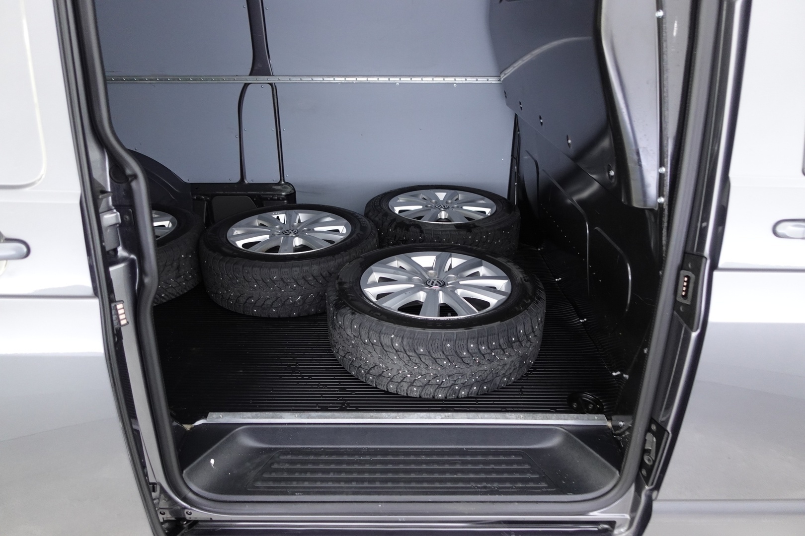 VOLKSWAGEN Transporter 2023